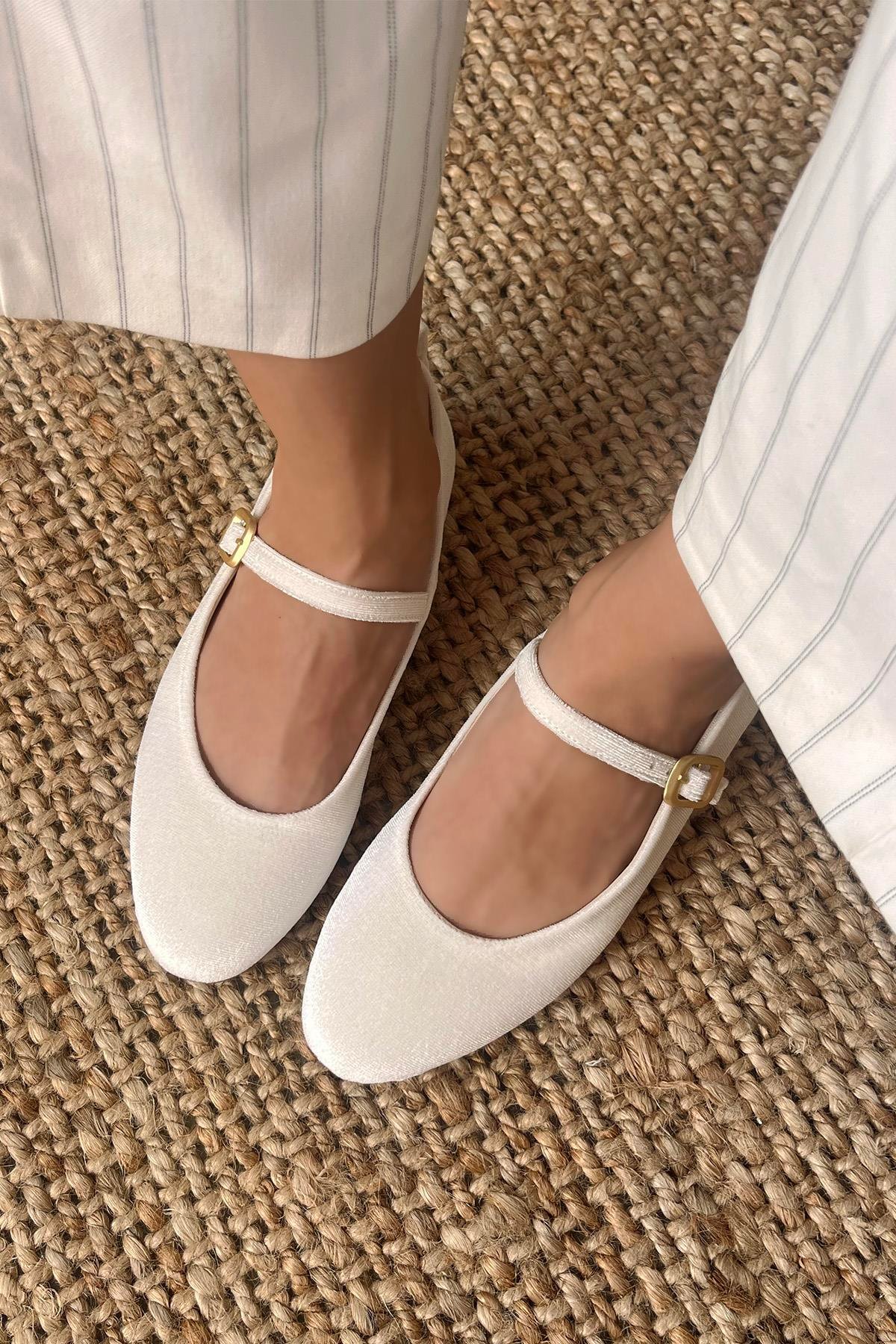 Hollie   Kadın  Kemer  Detay  Kadife  Babet Bej