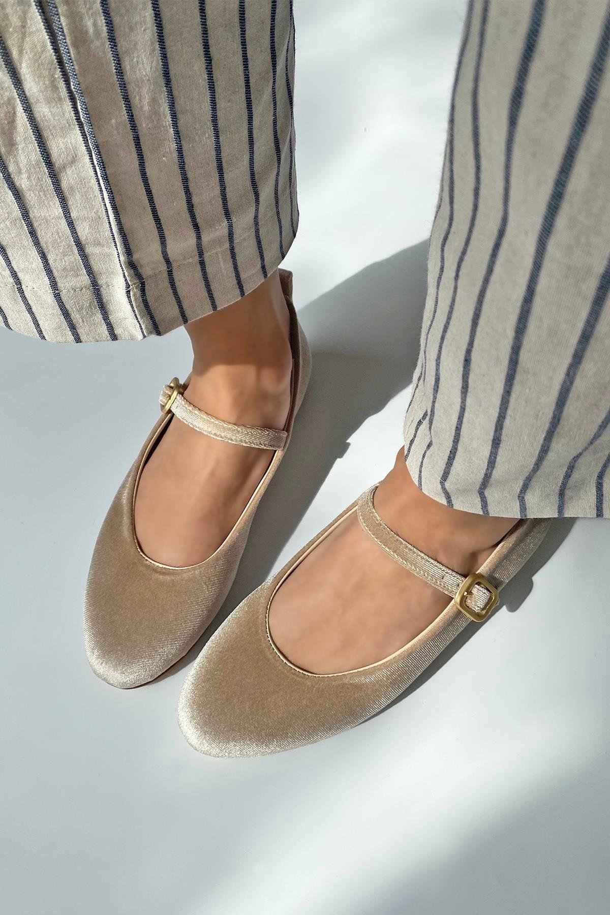 Hollie   Kadın  Kemer  Detay  Kadife  Babet Vizon