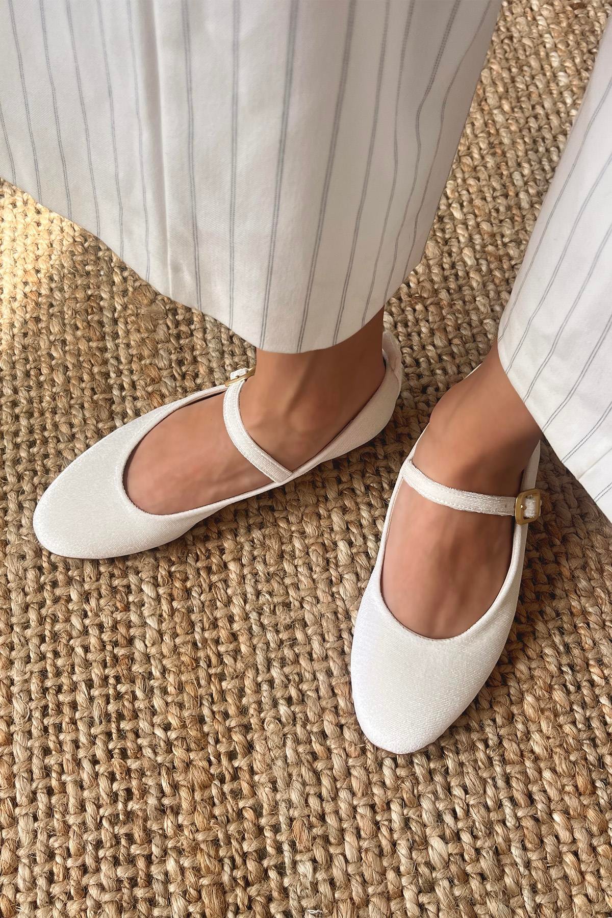 Hollie   Kadın  Kemer  Detay  Kadife  Babet Bej