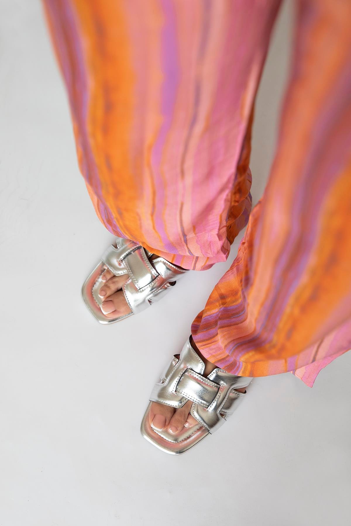 Huxx  Kadın Tek Bant  Günlük Deri Terlik Gümüş