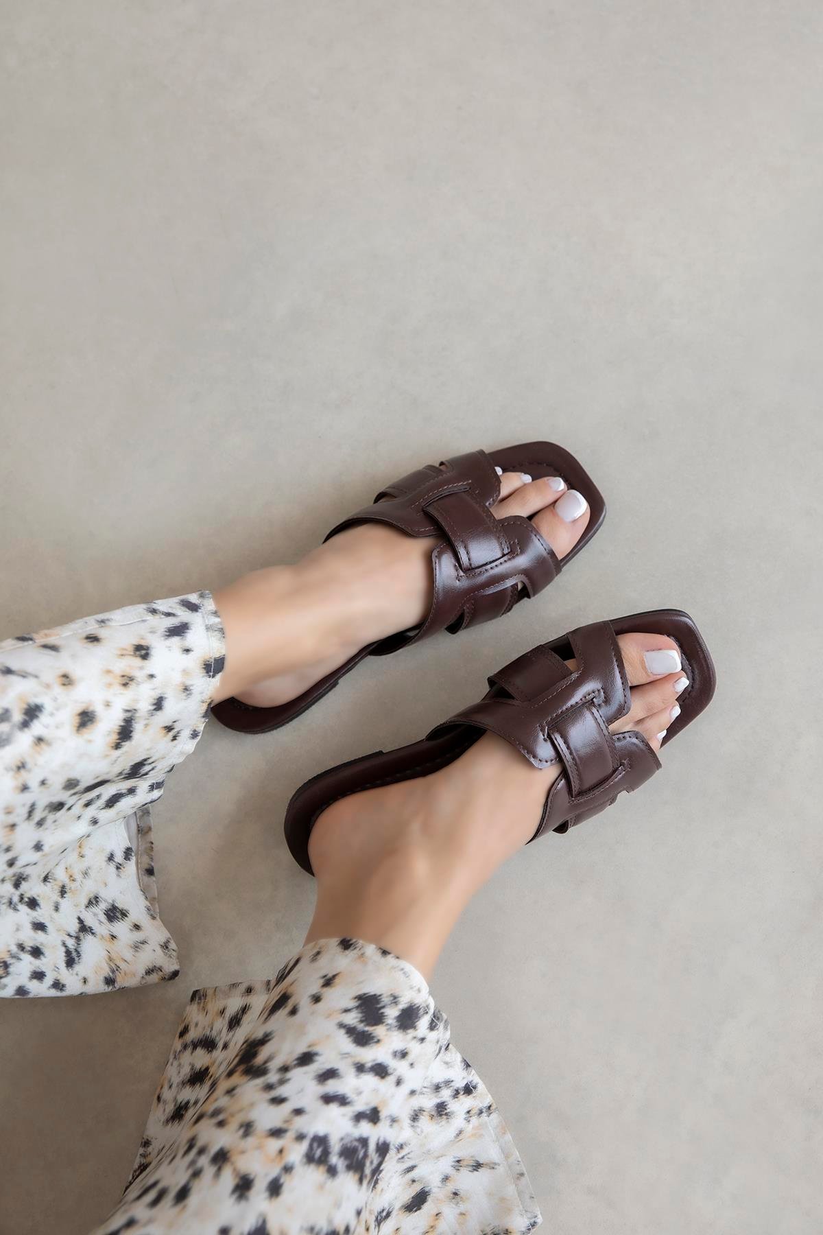 Huxx  Kadın Tek Bant  Günlük Deri Terlik Kahve