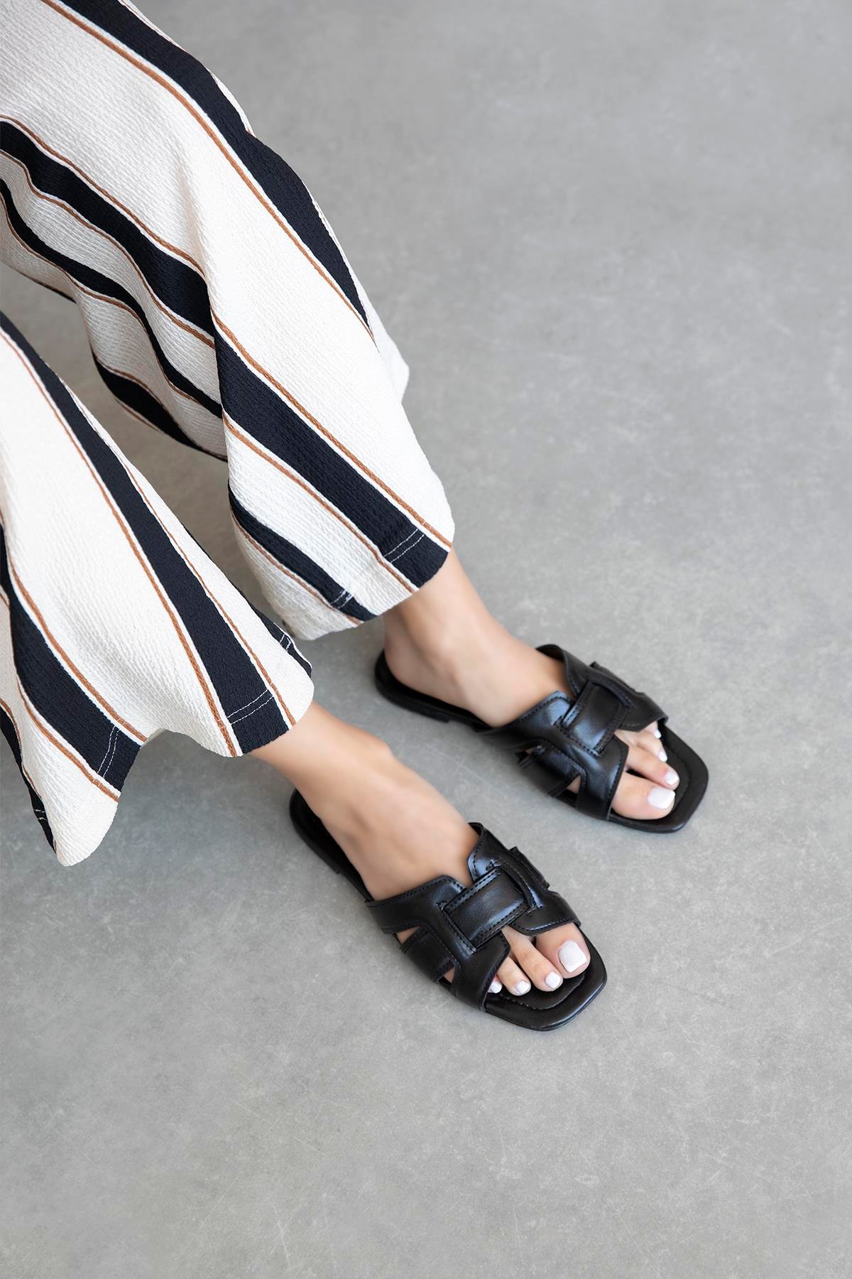 Huxx  Kadın Tek Bant  Günlük Parlak Deri  Terlik Siyah