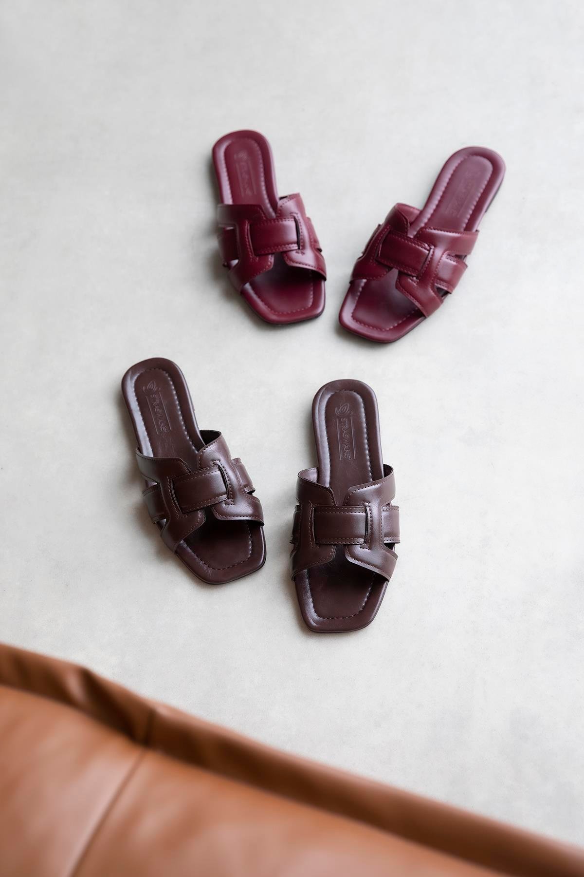 Huxx  Kadın Tek Bant  Günlük Parlak Deri  Terlik Kahve