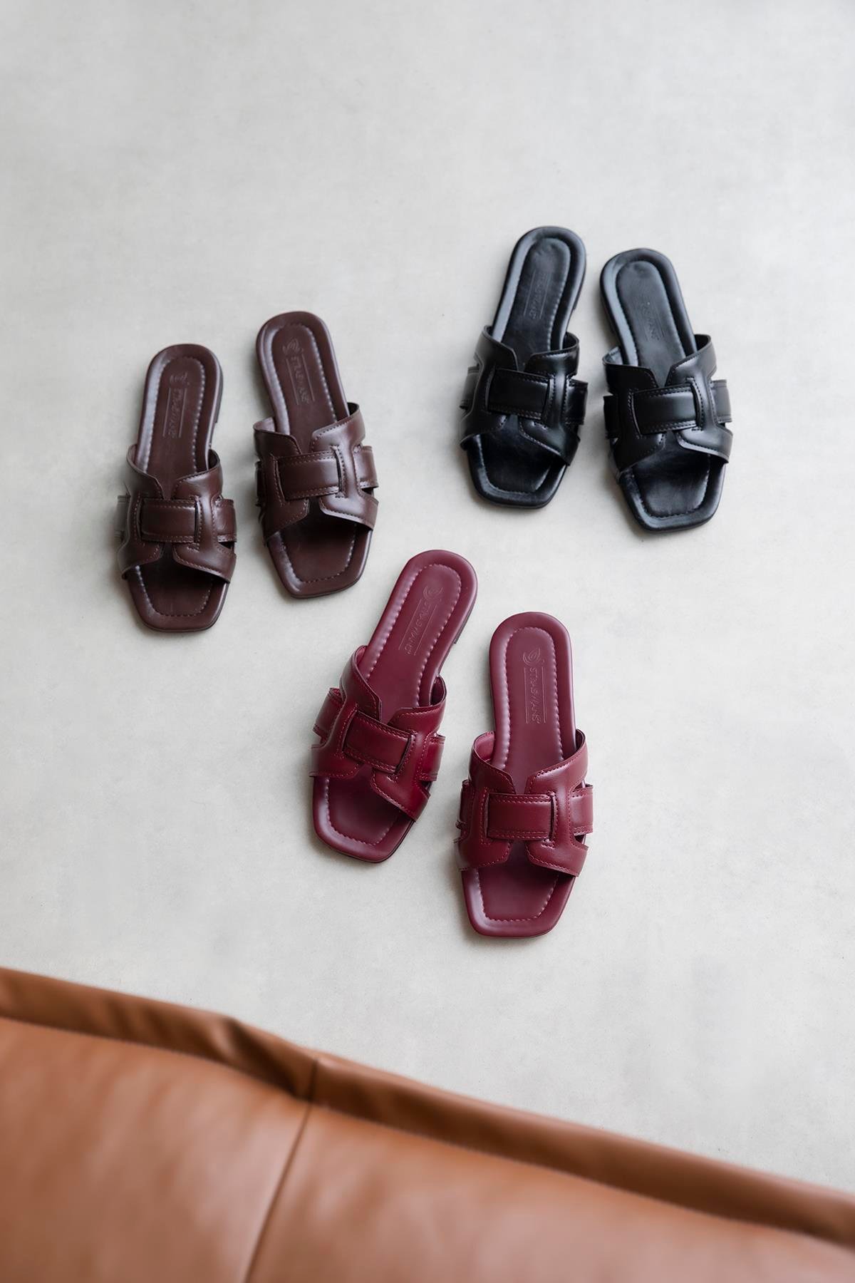 Huxx  Kadın Tek Bant  Günlük Parlak Deri  Terlik Kahve