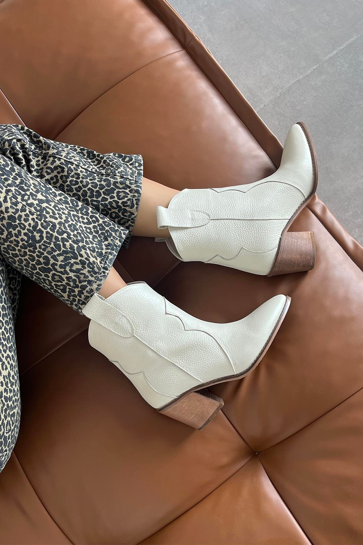 Jenson Kadın Hakiki Deri Topuklu Deri Bot Bej