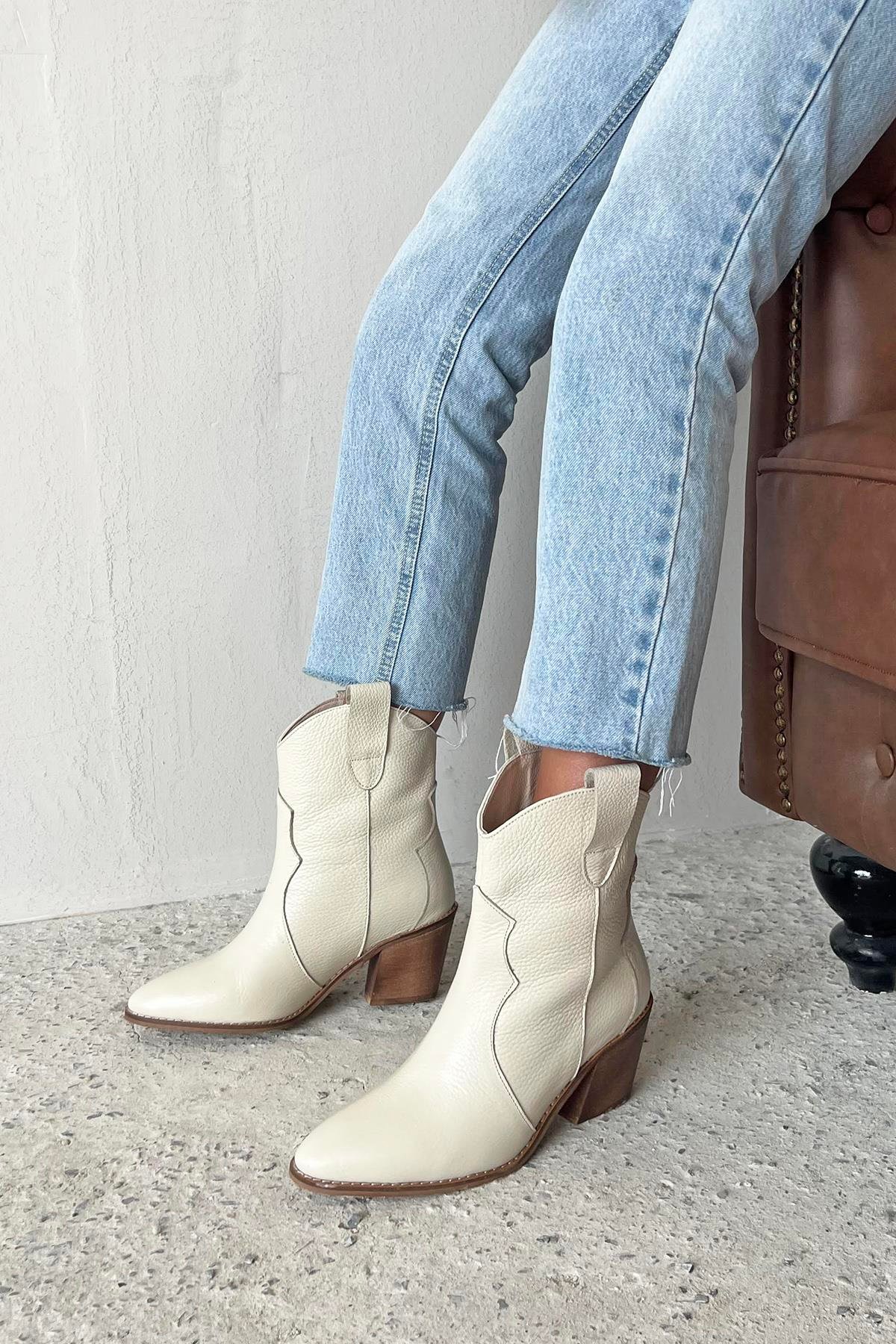 Jenson Kadın Hakiki Deri Topuklu Deri Bot Bej