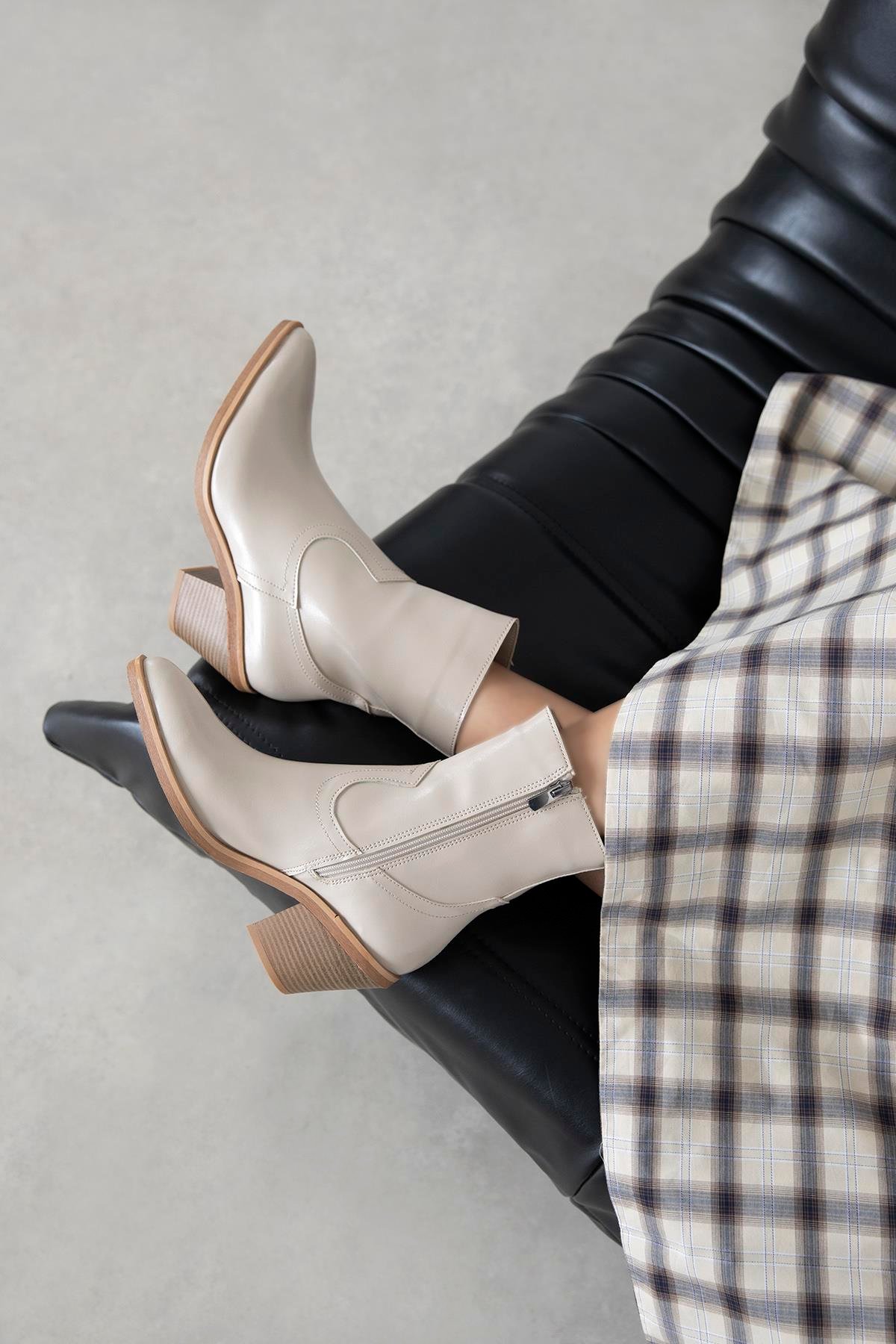 Jose Kadın Kırışık Deri Topuklu Bot Bej