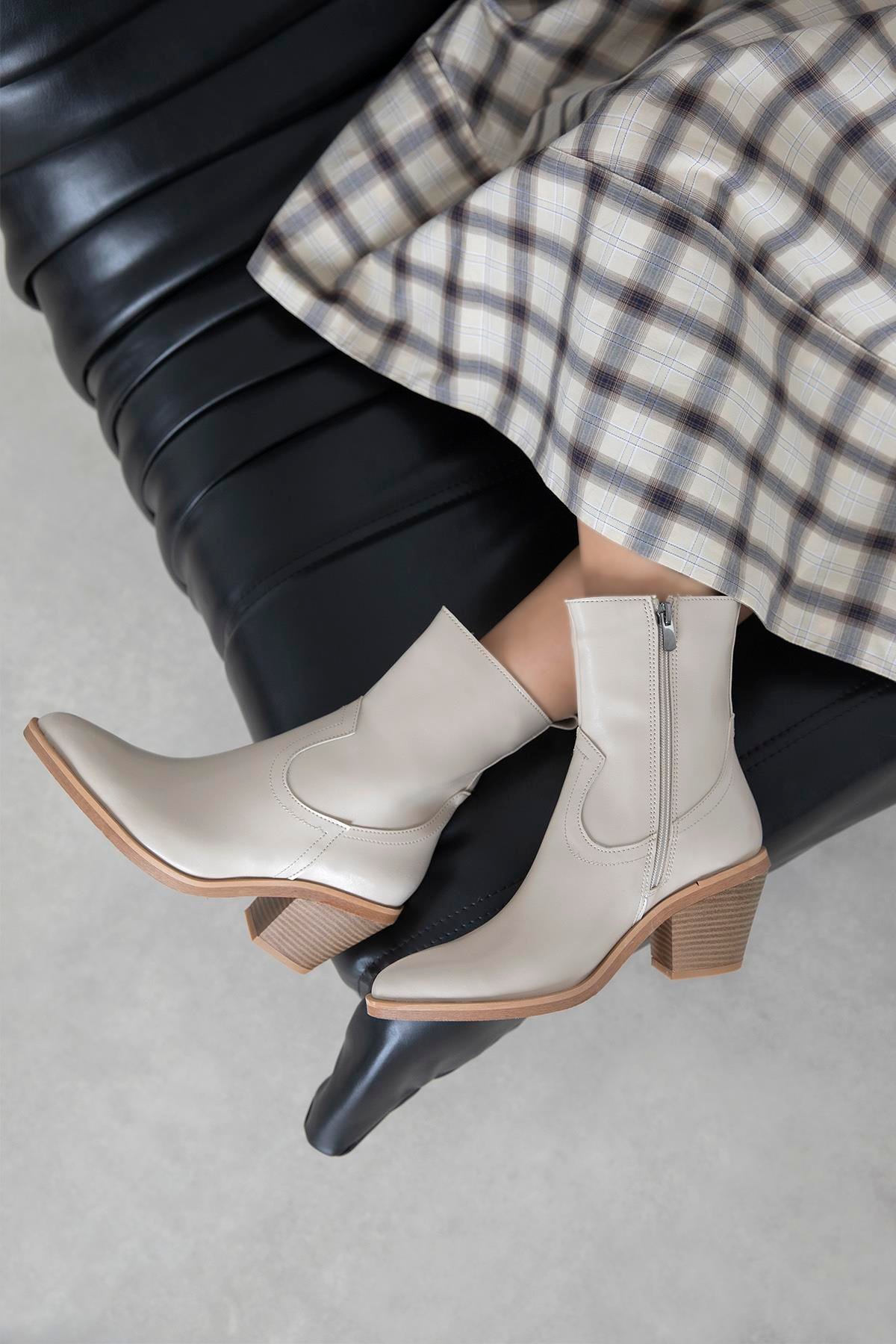 Jose Kadın Kırışık Deri Topuklu Bot Bej