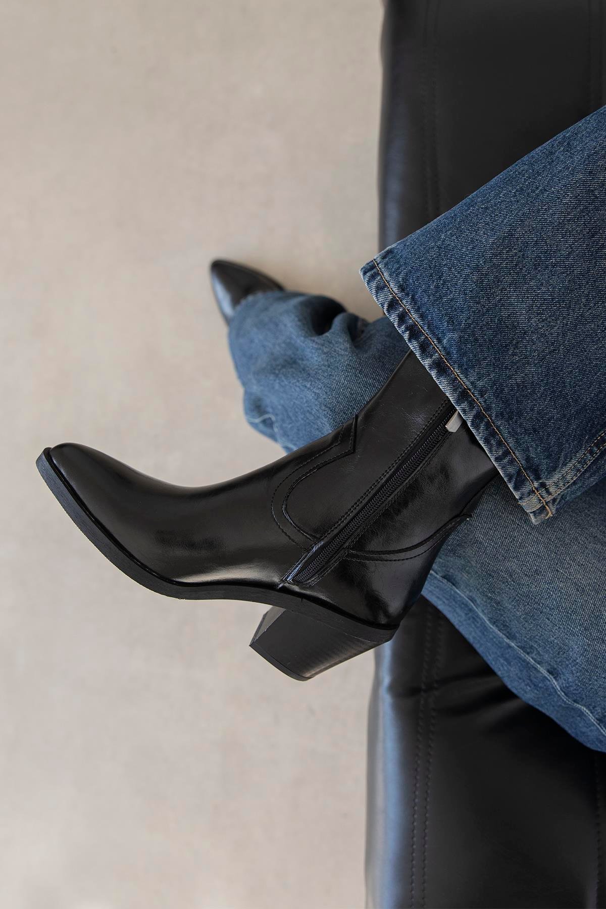 Jose Kadın Kırışık Deri Topuklu Bot Siyah