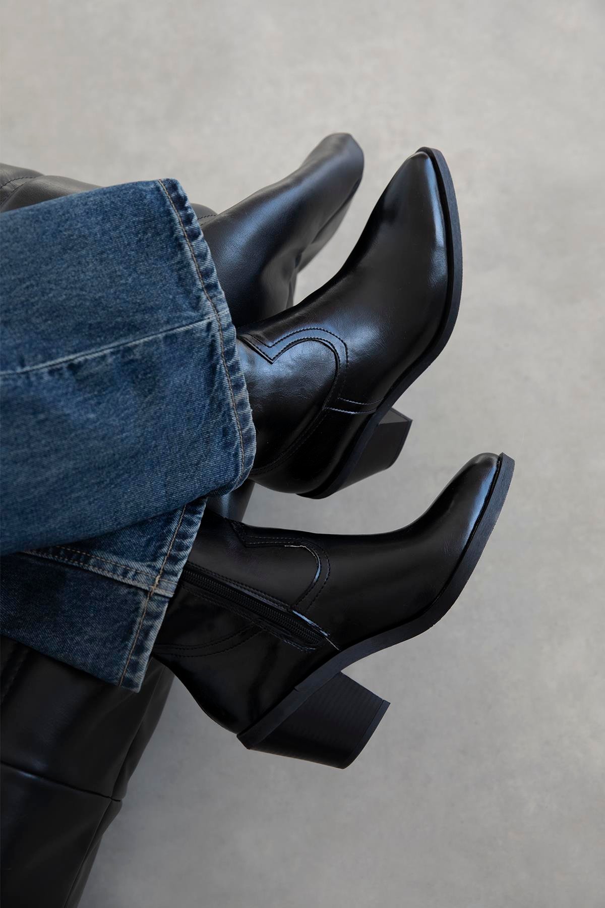 Jose Kadın Kırışık Deri Topuklu Bot Siyah