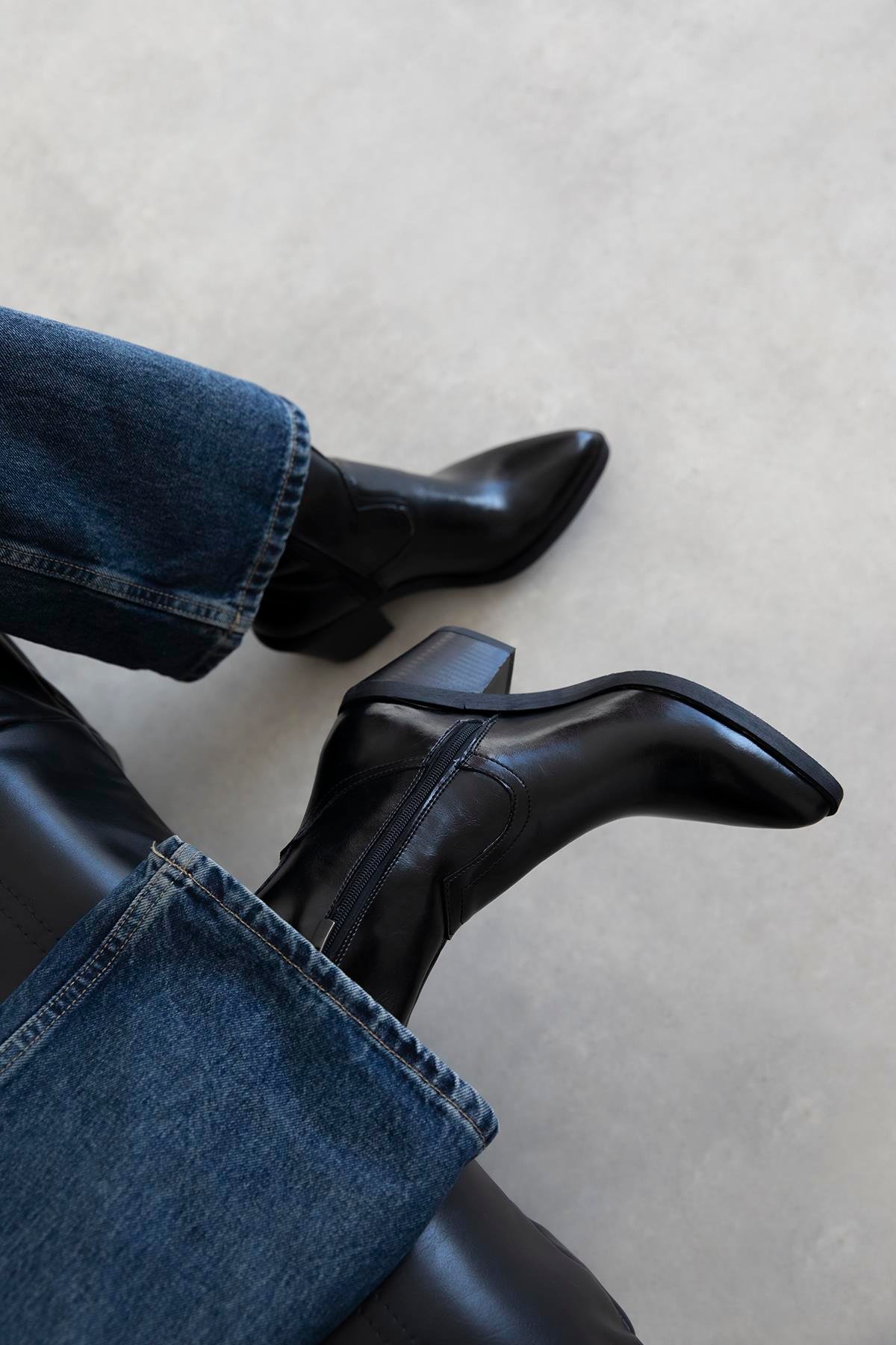 Jose Kadın Kırışık Deri Topuklu Bot Siyah