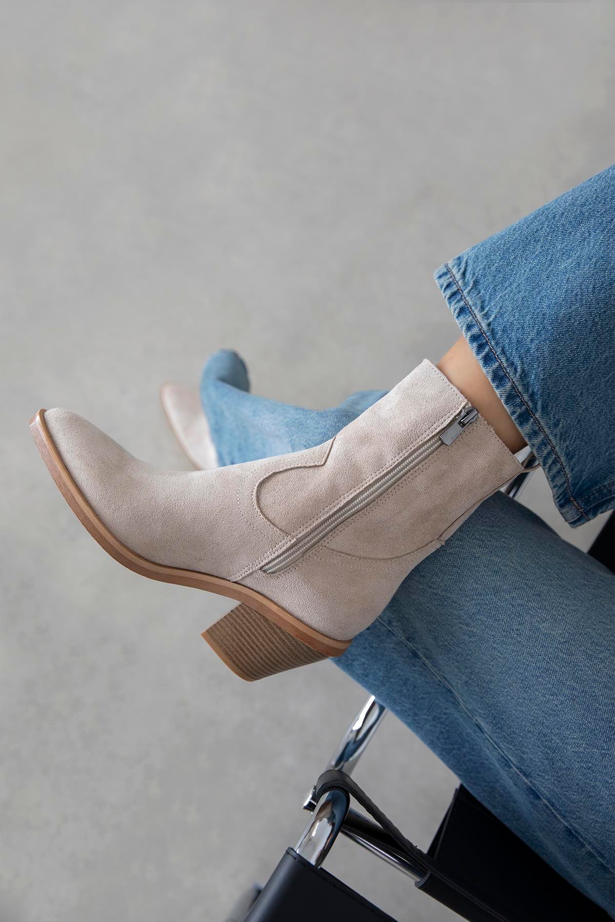 Jose  Kadın  Süet Topuklu   Bot Bej