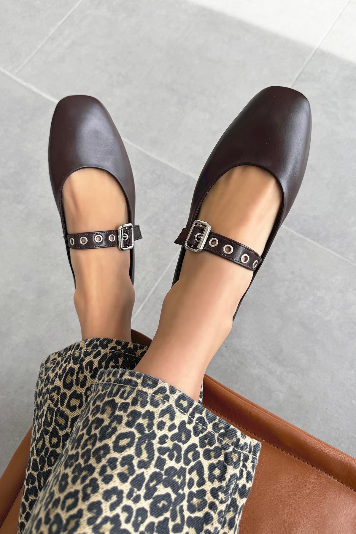 Jules  Kadın  Kemer  Detay  Deri  Babet Kahve