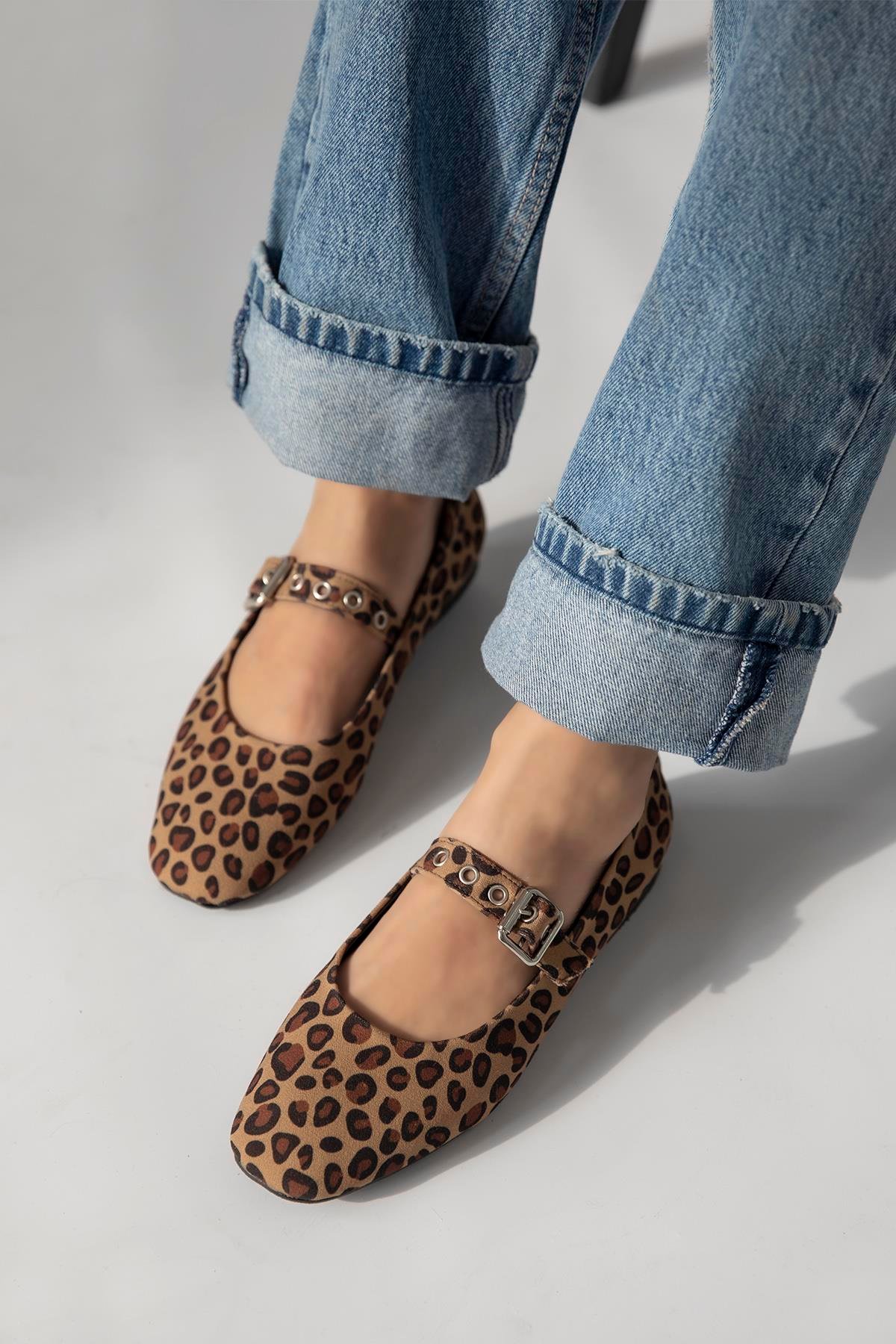 Jules  Kadın  Kemer  Detay  Kumaş  Babet Leopar