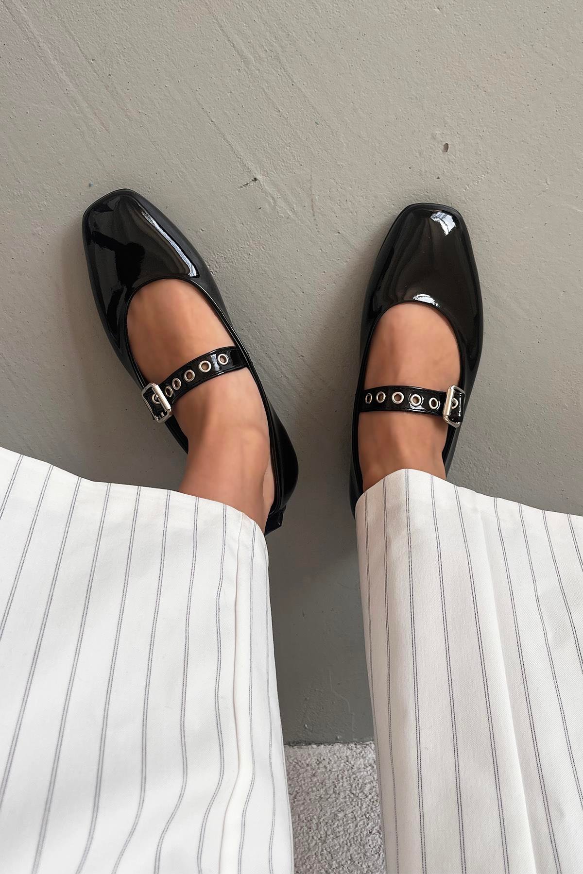 Jules  Kadın  Kemer  Detay  Rugan  Babet Siyah