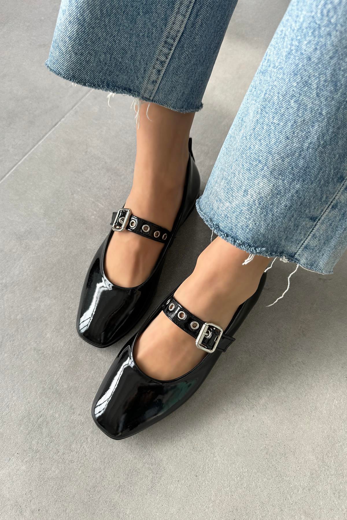 Jules  Kadın  Kemer  Detay  Rugan  Babet Siyah