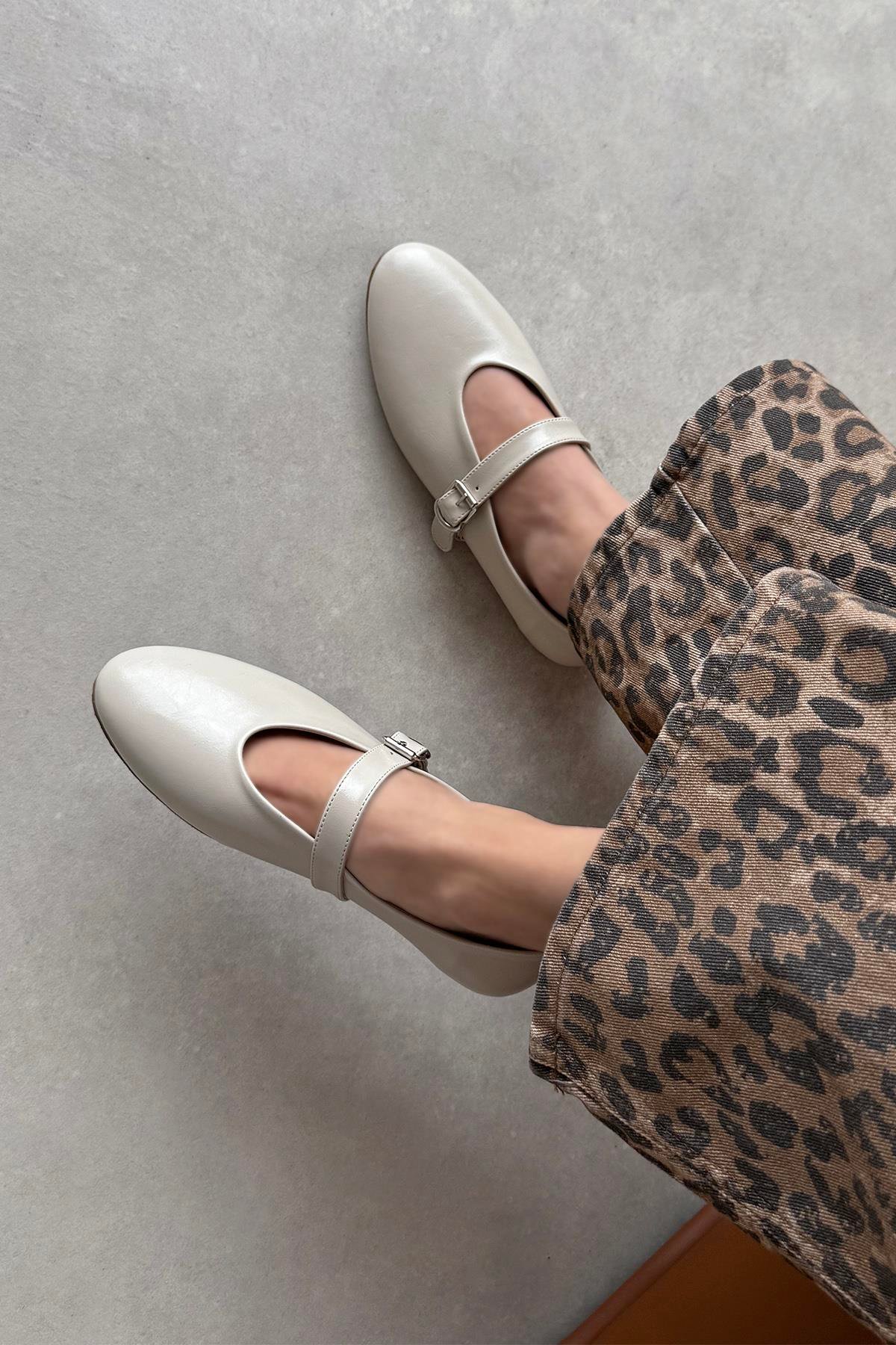 Jun Kadın  Kırışık Deri Babet Bej