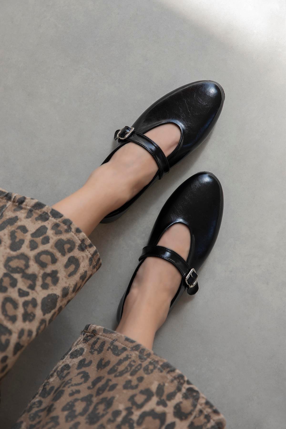 Jun Kadın  Kırışık Deri Babet Siyah