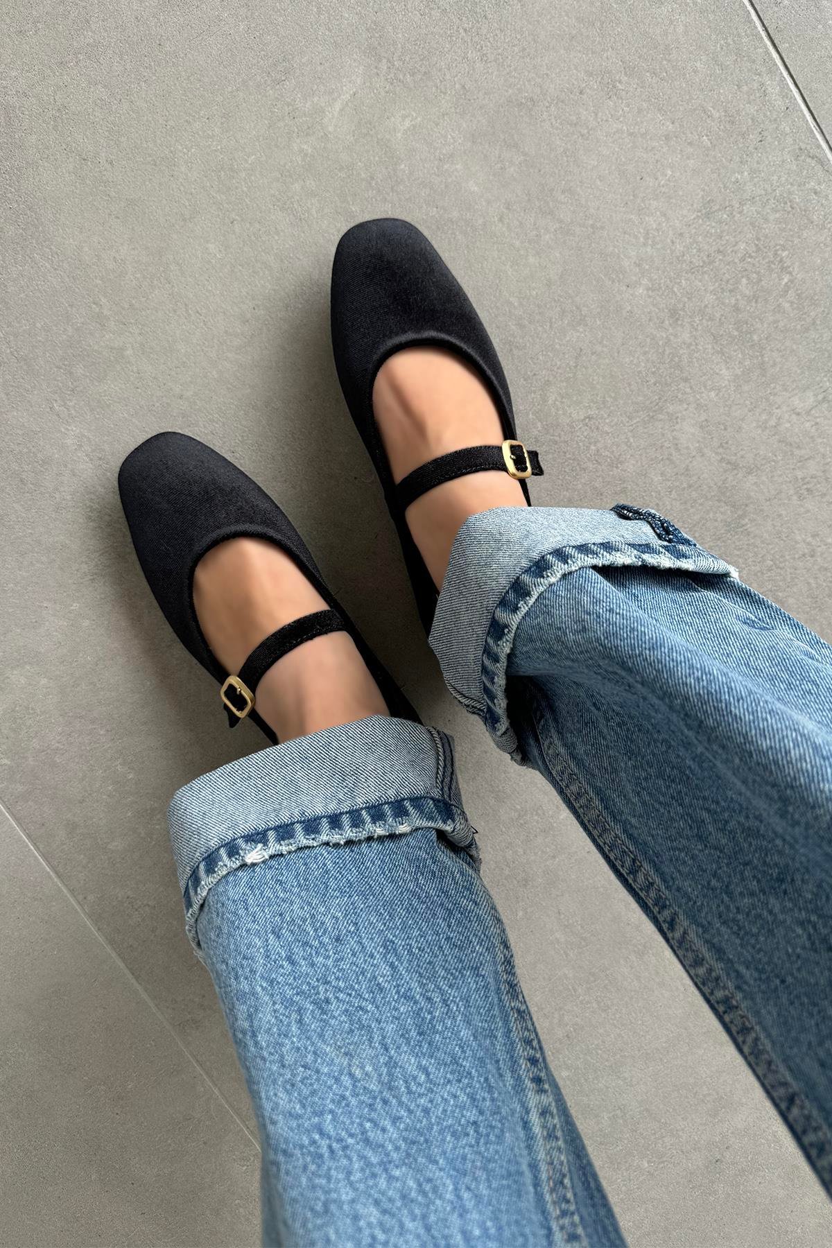 Karmin  Kadın  Kemer  Detay  Kadife  Babet Siyah