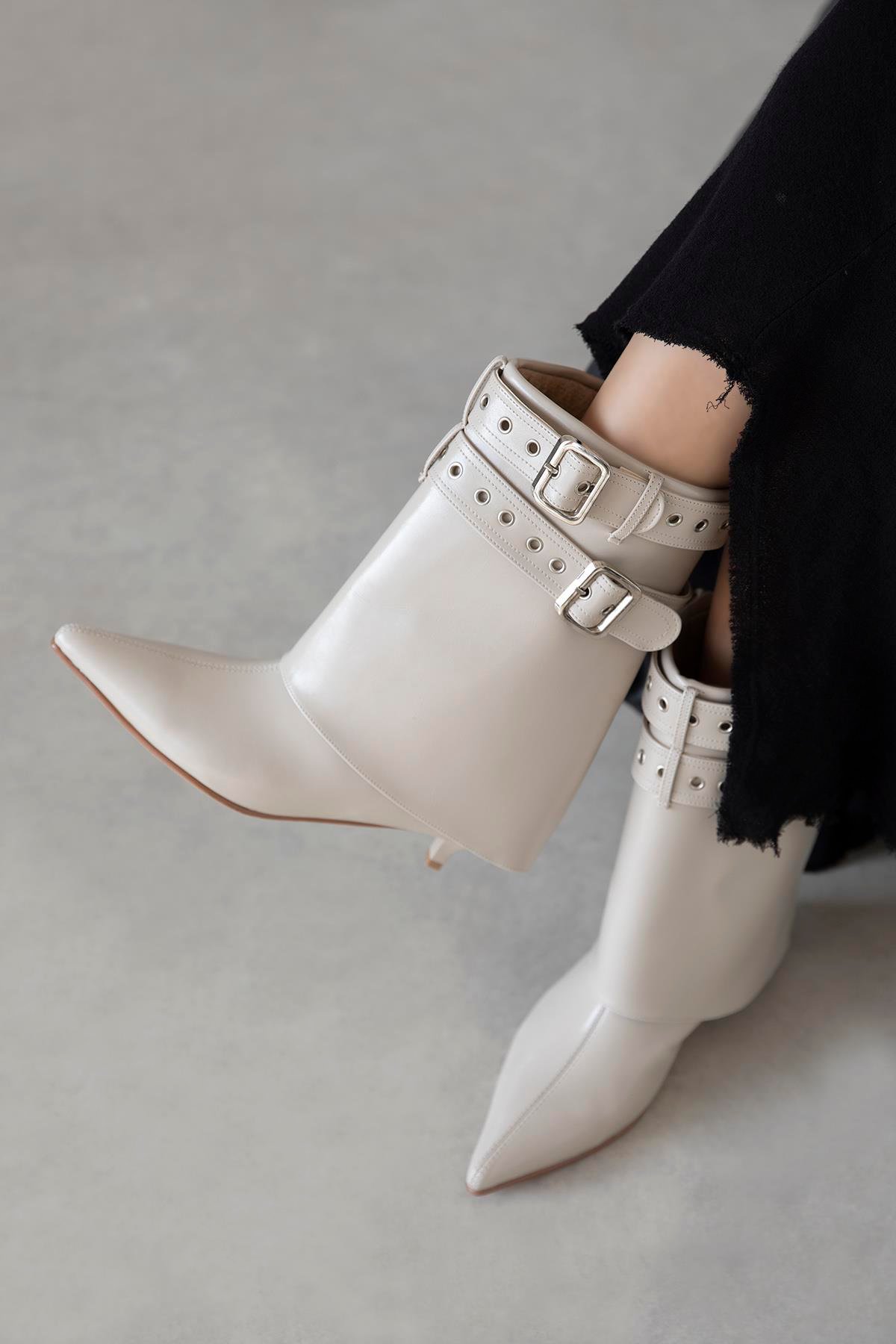 Katy Kadın Aksesuar Detay Kırışık Deri Bot Bej