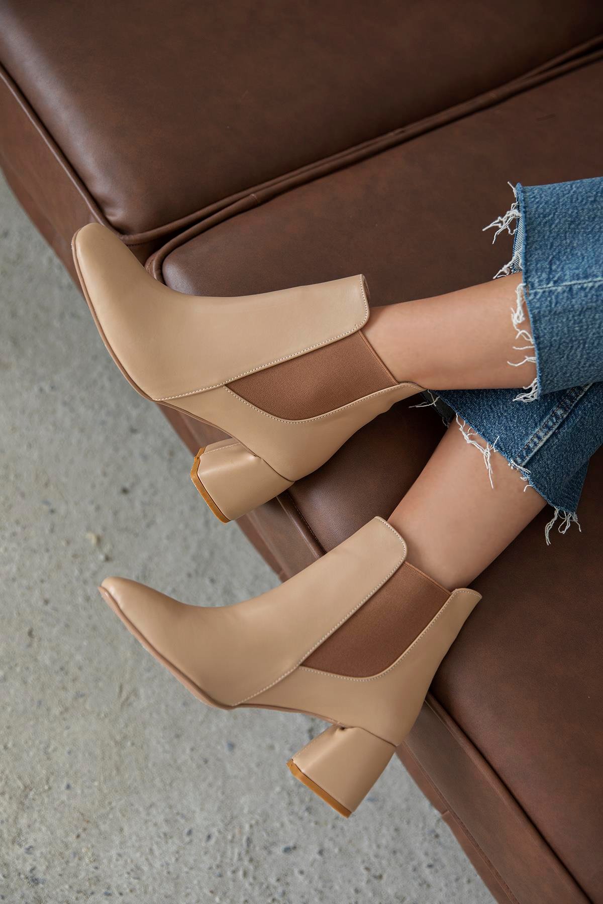 Kitee Kadın Günlük  Lastik Detay Topuklu Deri Bot Ten