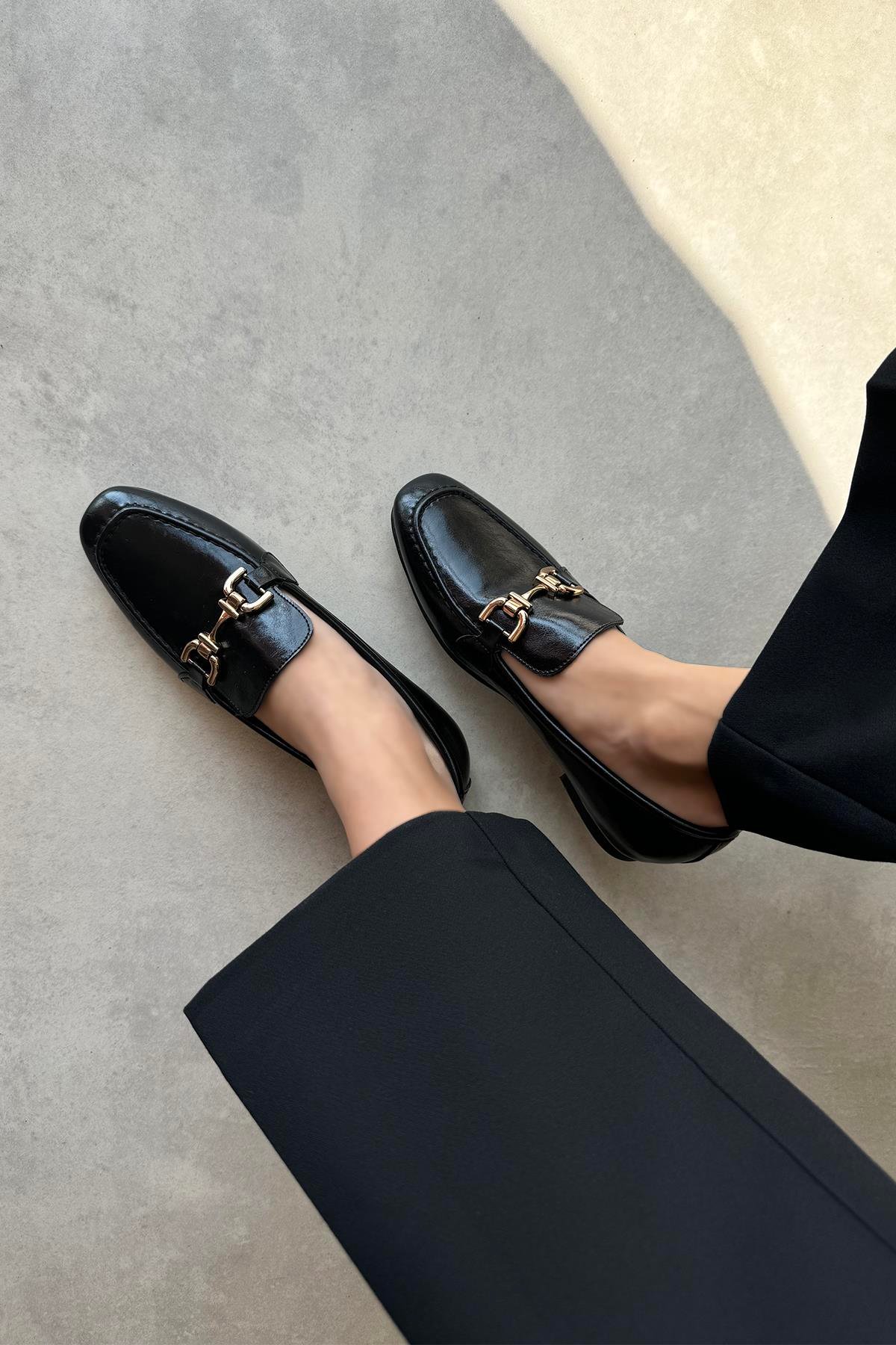 Lena Kadın Toka Detay Kırışık Deri Babet Siyah