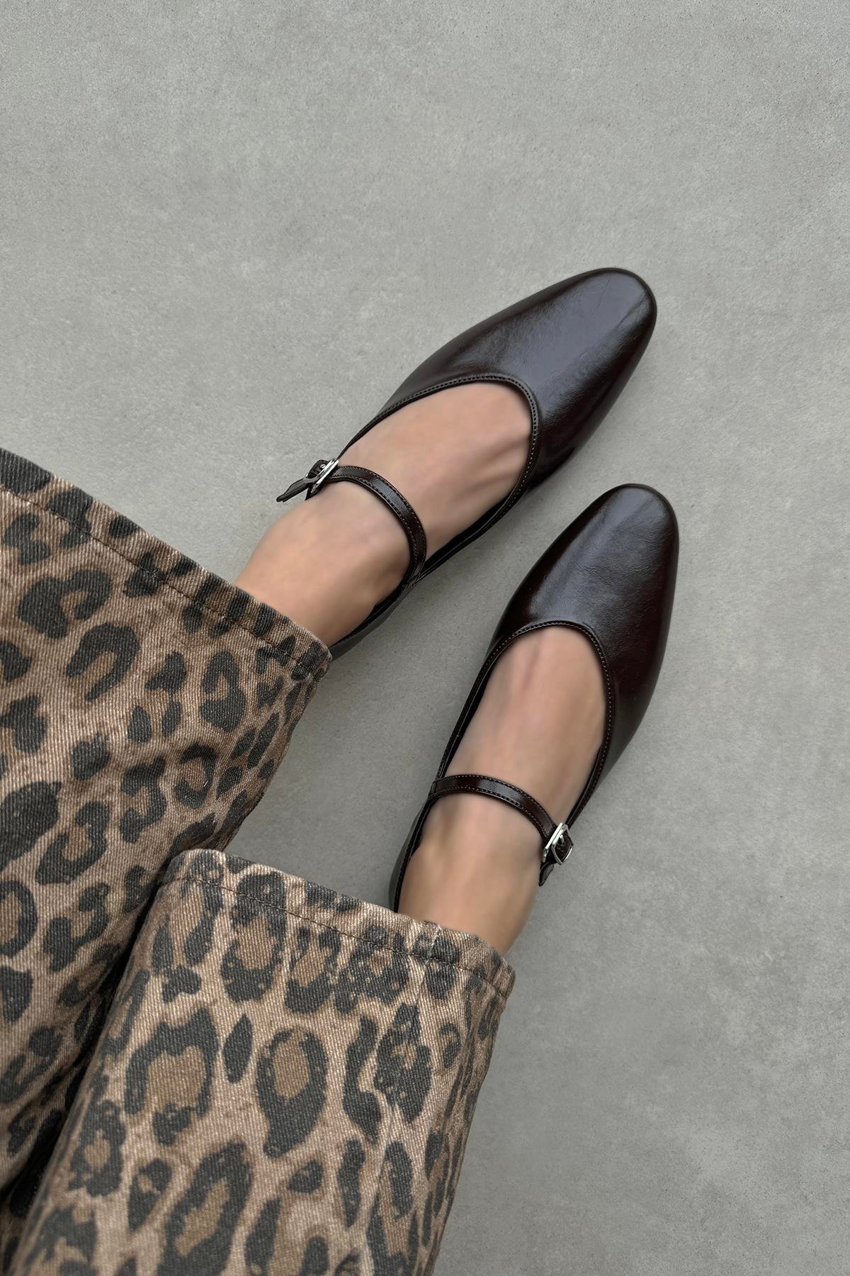 Leroy  Kadın Kırışık Deri Babet Kahve