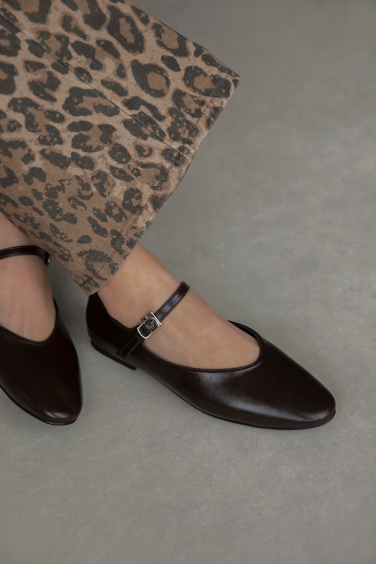 Leroy  Kadın Kırışık Deri Babet Kahve