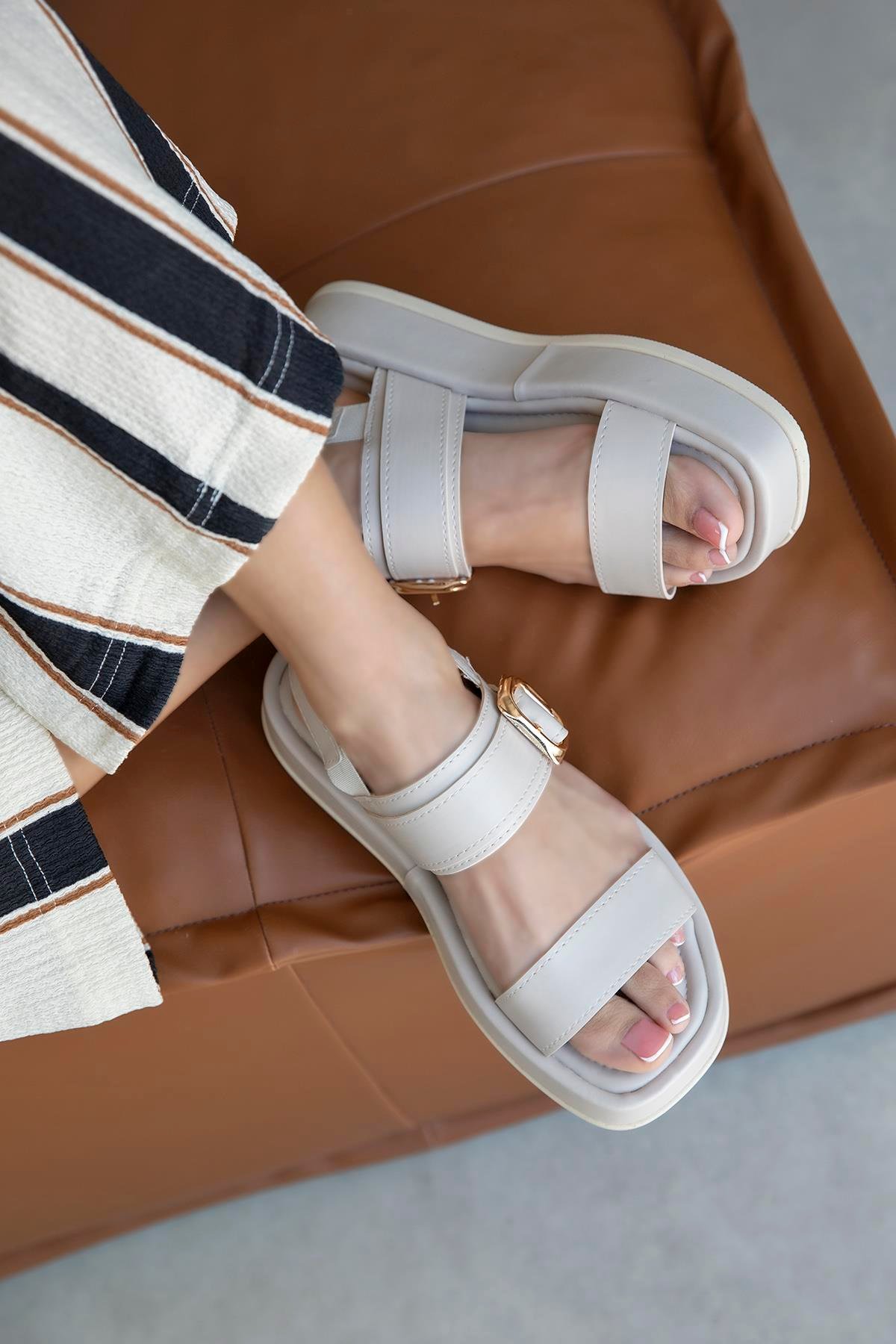 Martina Kadın Toka Detay Günlük Deri Sandalet Bej