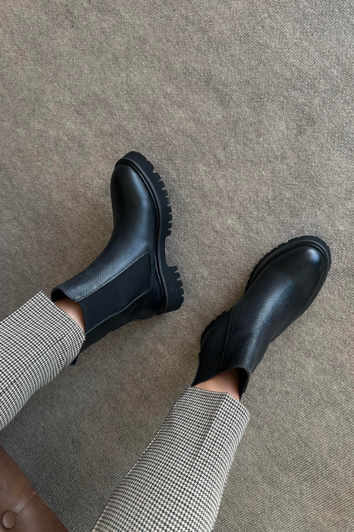 Matty Kadın Lastik Detay  Hakiki  Deri Postal  Bot Siyah