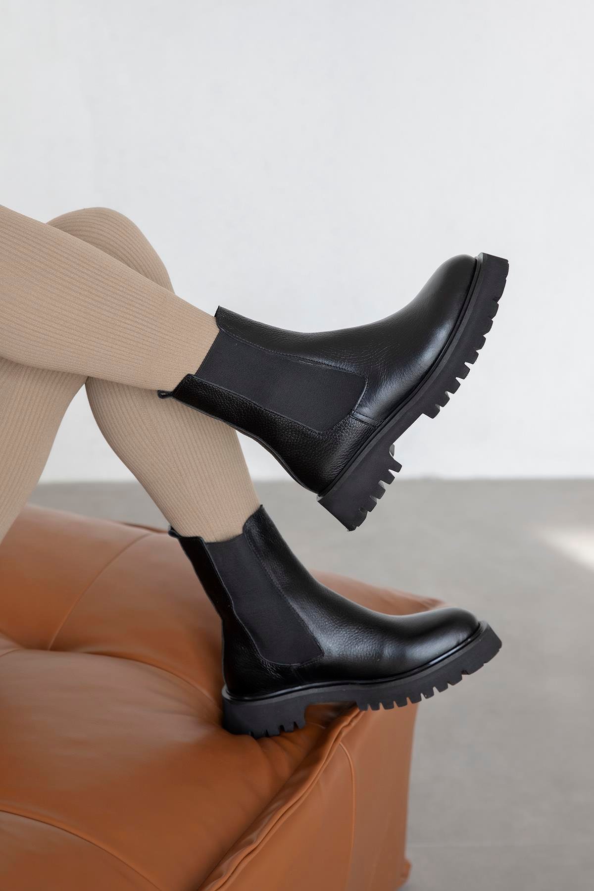 Matty Kadın Lastik Detay  Hakiki  Deri Postal  Bot Siyah