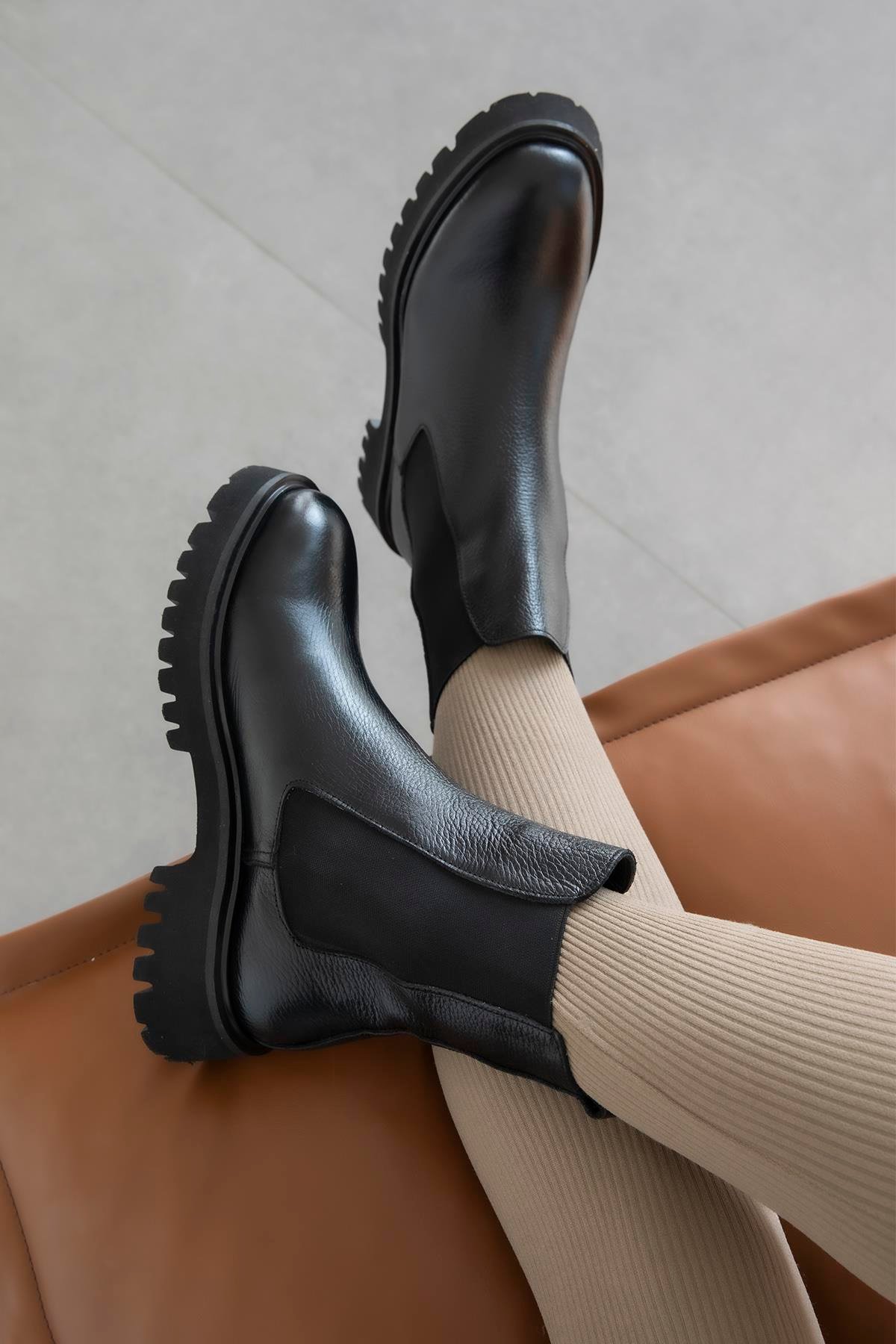 Matty Kadın Lastik Detay  Hakiki  Deri Postal  Bot Siyah