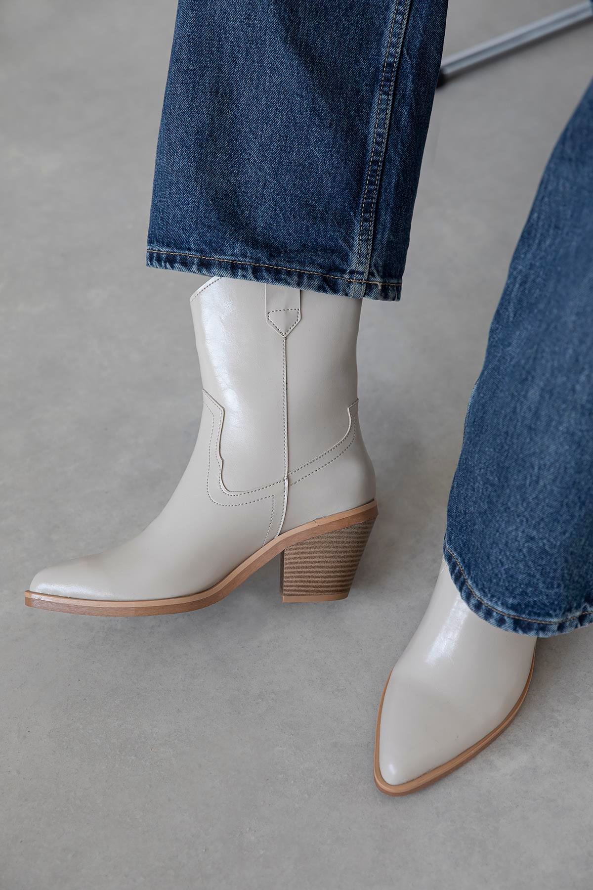 Maven Kadın Kırışık Deri Topuklu Bot Bej