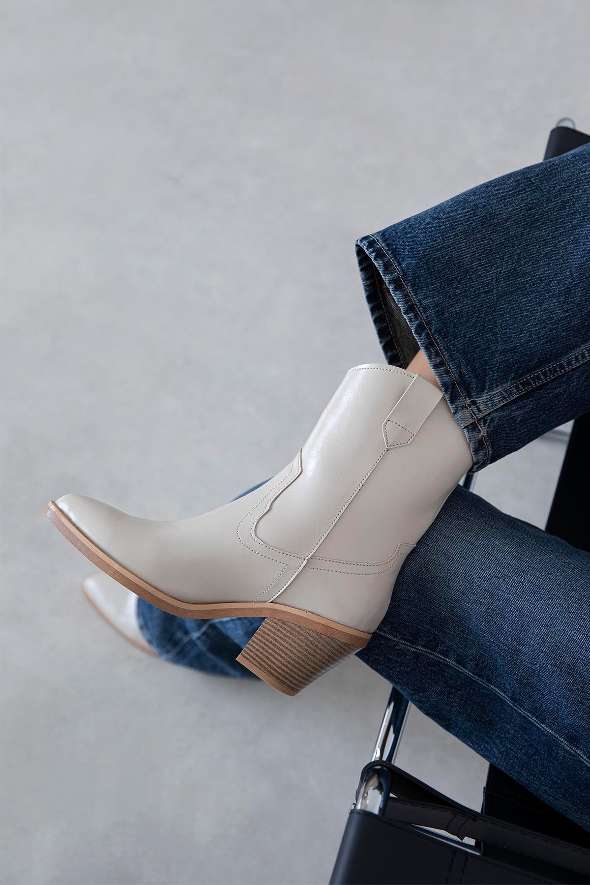 Maven Kadın Kırışık Deri Topuklu Bot Bej