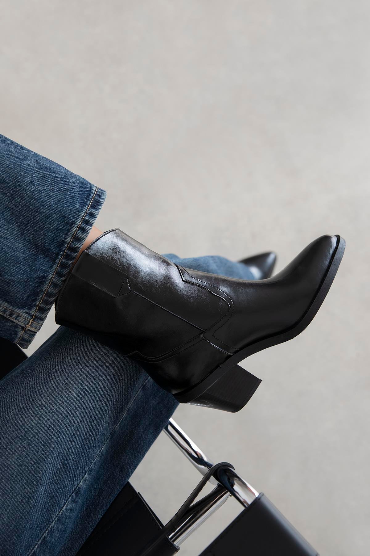 Maven Kadın Kırışık Deri Topuklu Bot Siyah