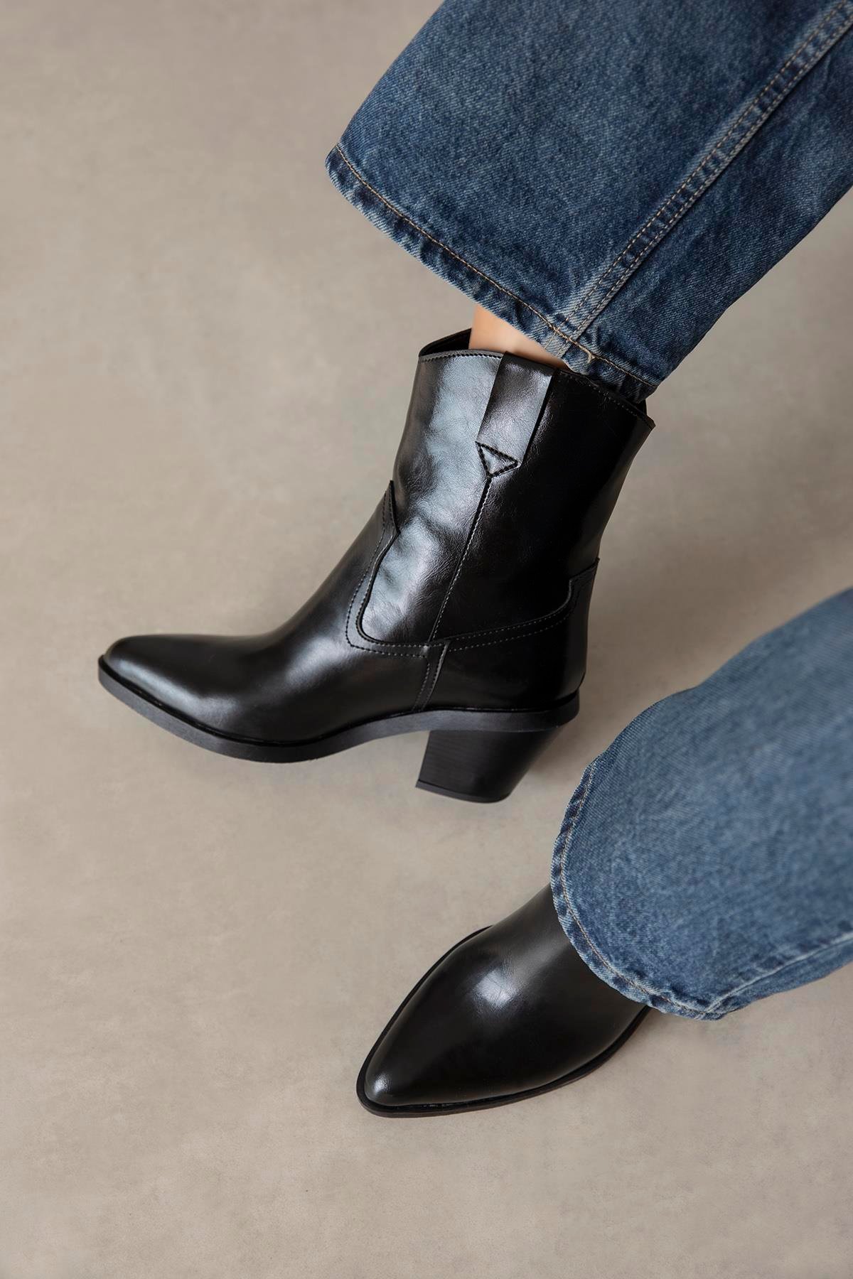 Maven Kadın Kırışık Deri Topuklu Bot Siyah