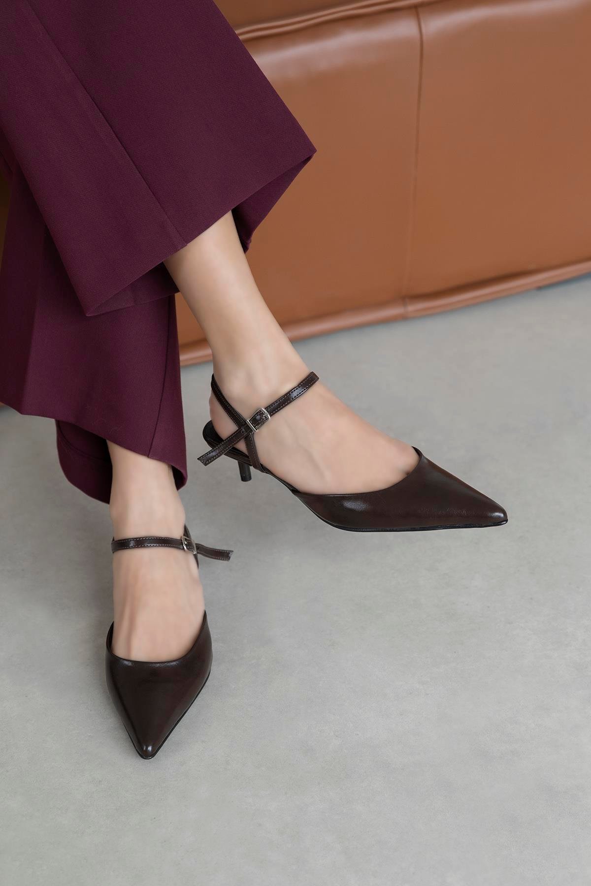 Melvin  Kadın Topuklu Kırışık Deri Ayakkabı Kahve