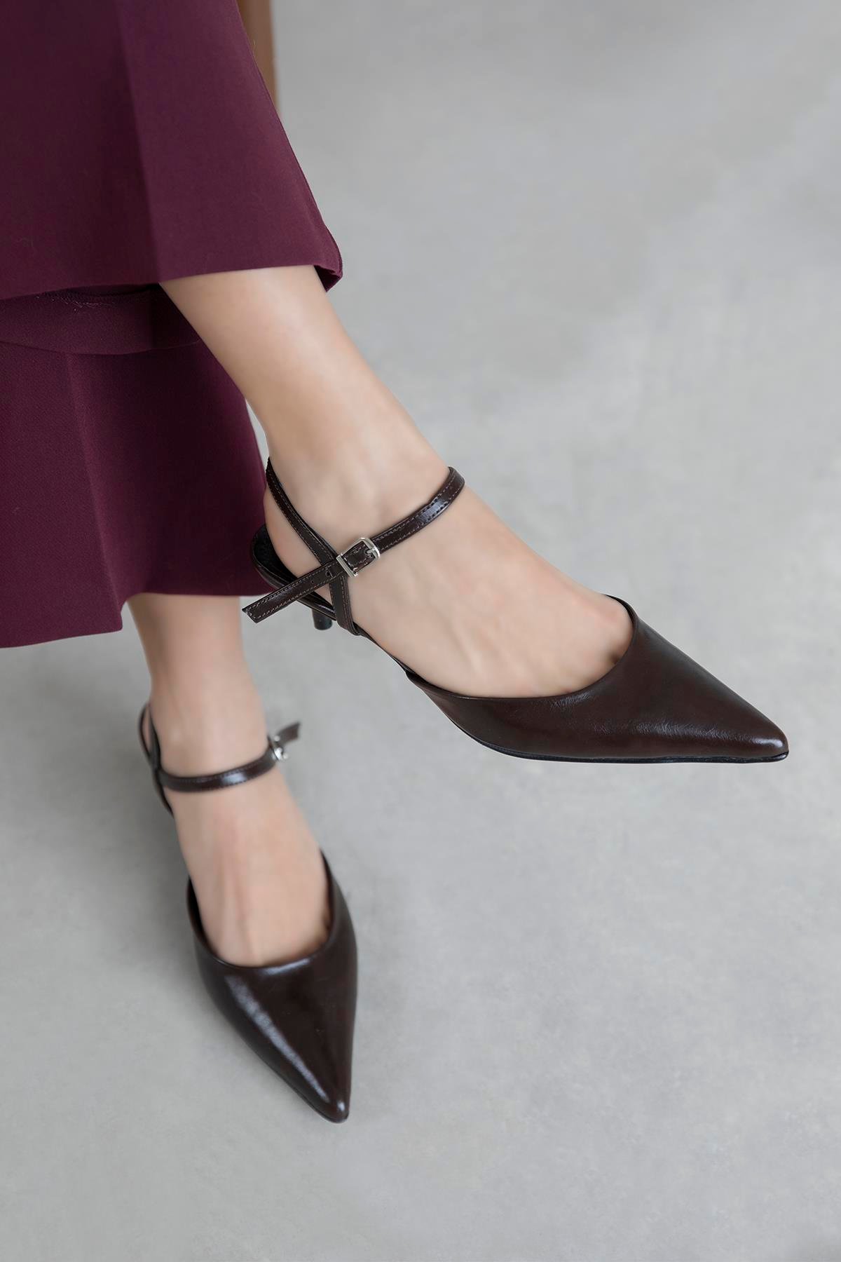 Melvin  Kadın Topuklu Kırışık Deri Ayakkabı Kahve