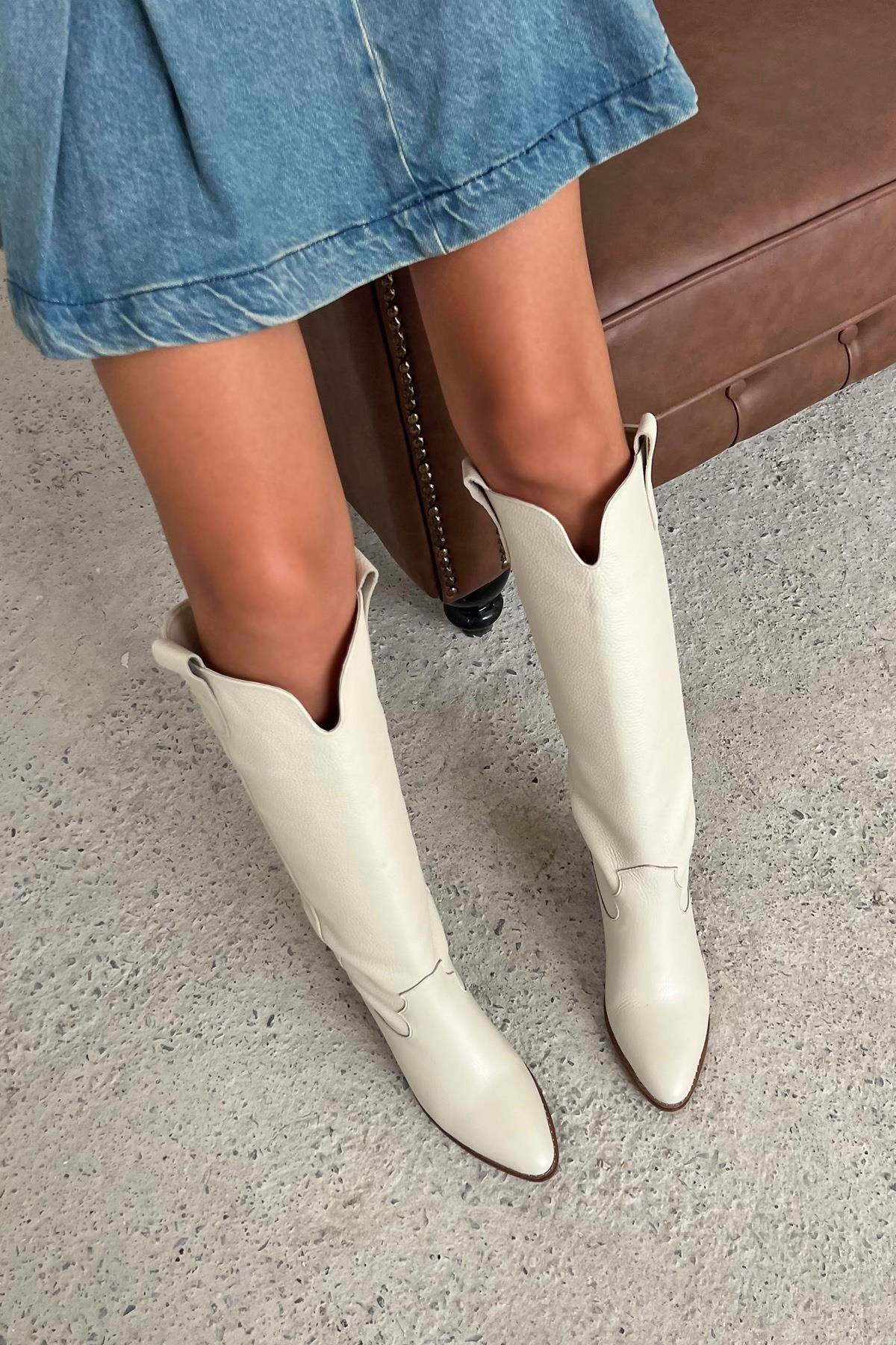 Nemy  Kadın Sivri Burun Hakiki Deri Çizme Bej