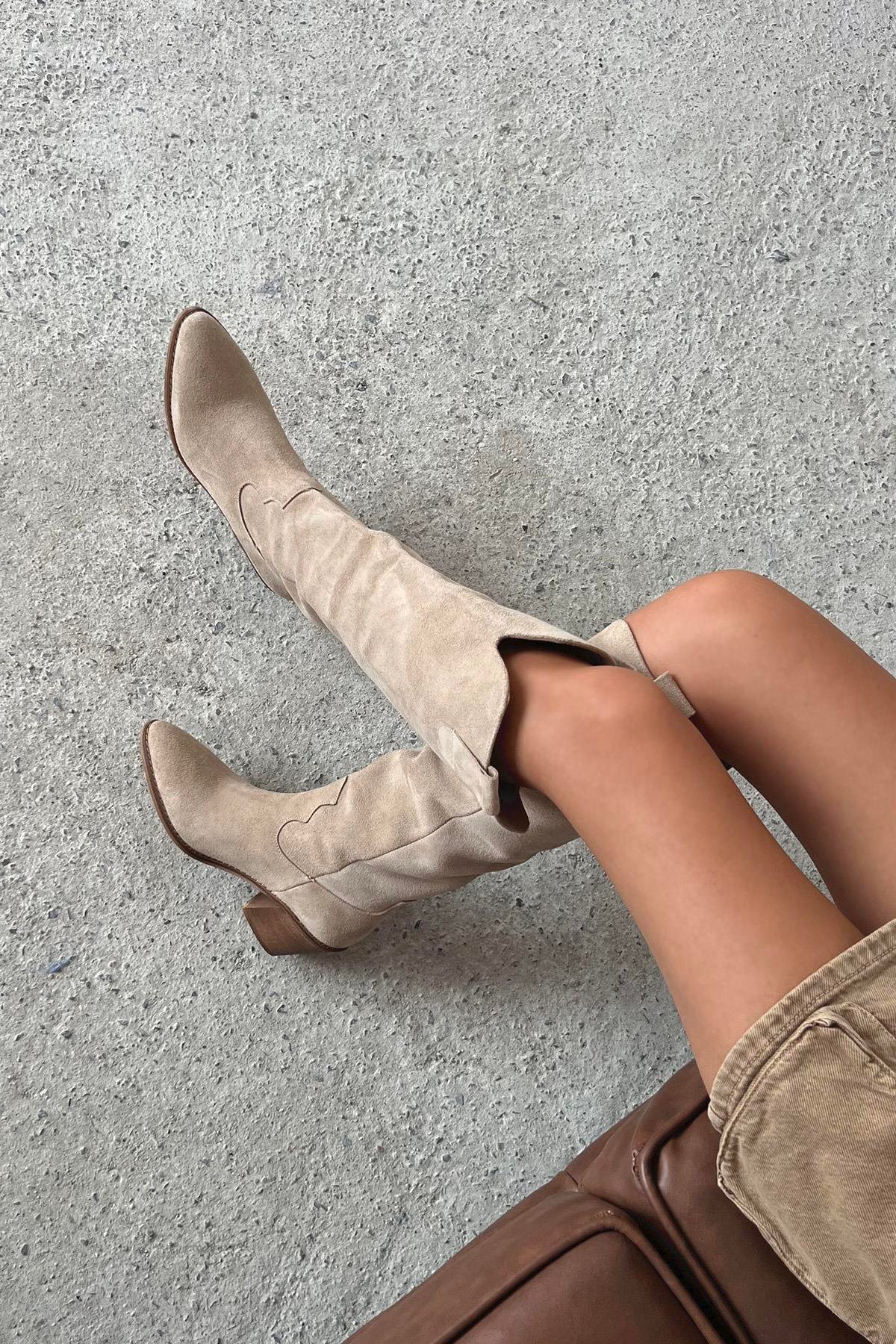 Nemy  Kadın Sivri Burun Hakiki Süet Deri Çizme Bej