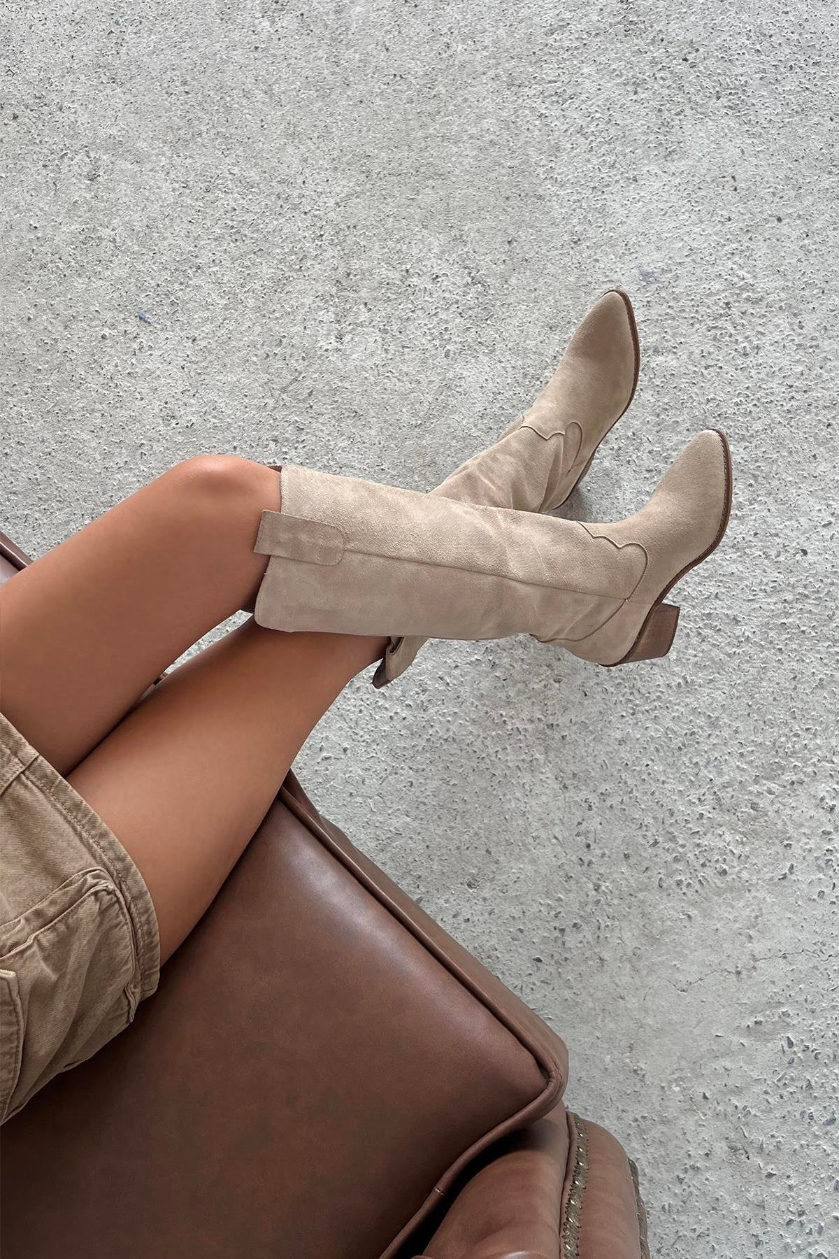 Nemy  Kadın Sivri Burun Hakiki Süet Deri Çizme Bej