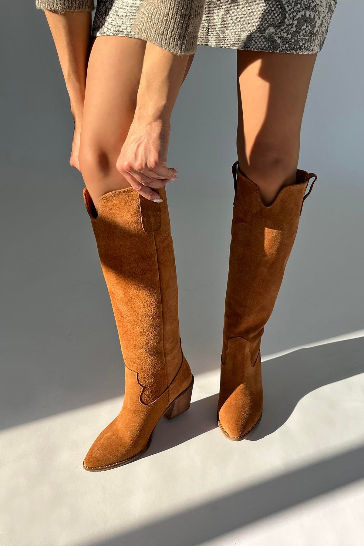 Nemy  Kadın Sivri Burun Hakiki Süet Deri Çizme Taba