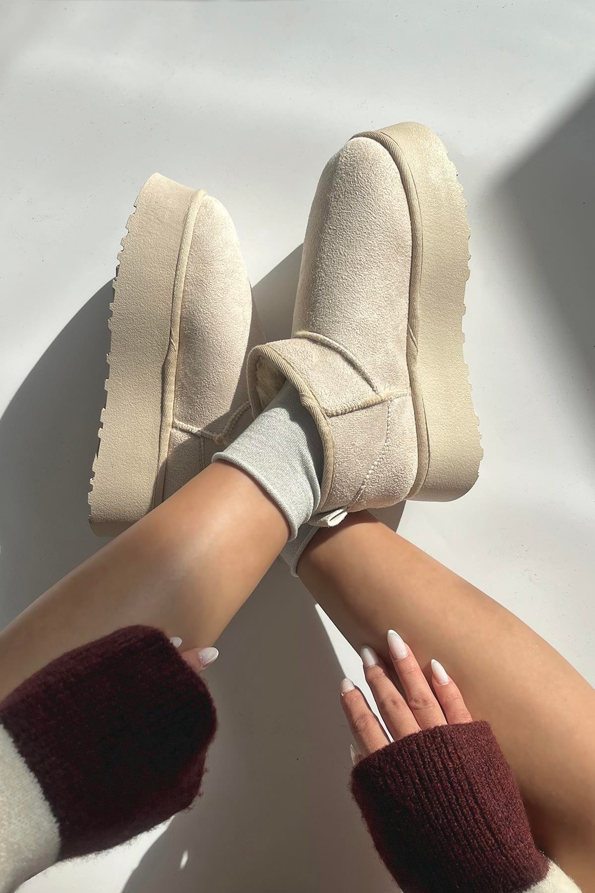 Novi Kadın İçi Tüylü Kalın Taban  Süet Yarım  Bot Bej