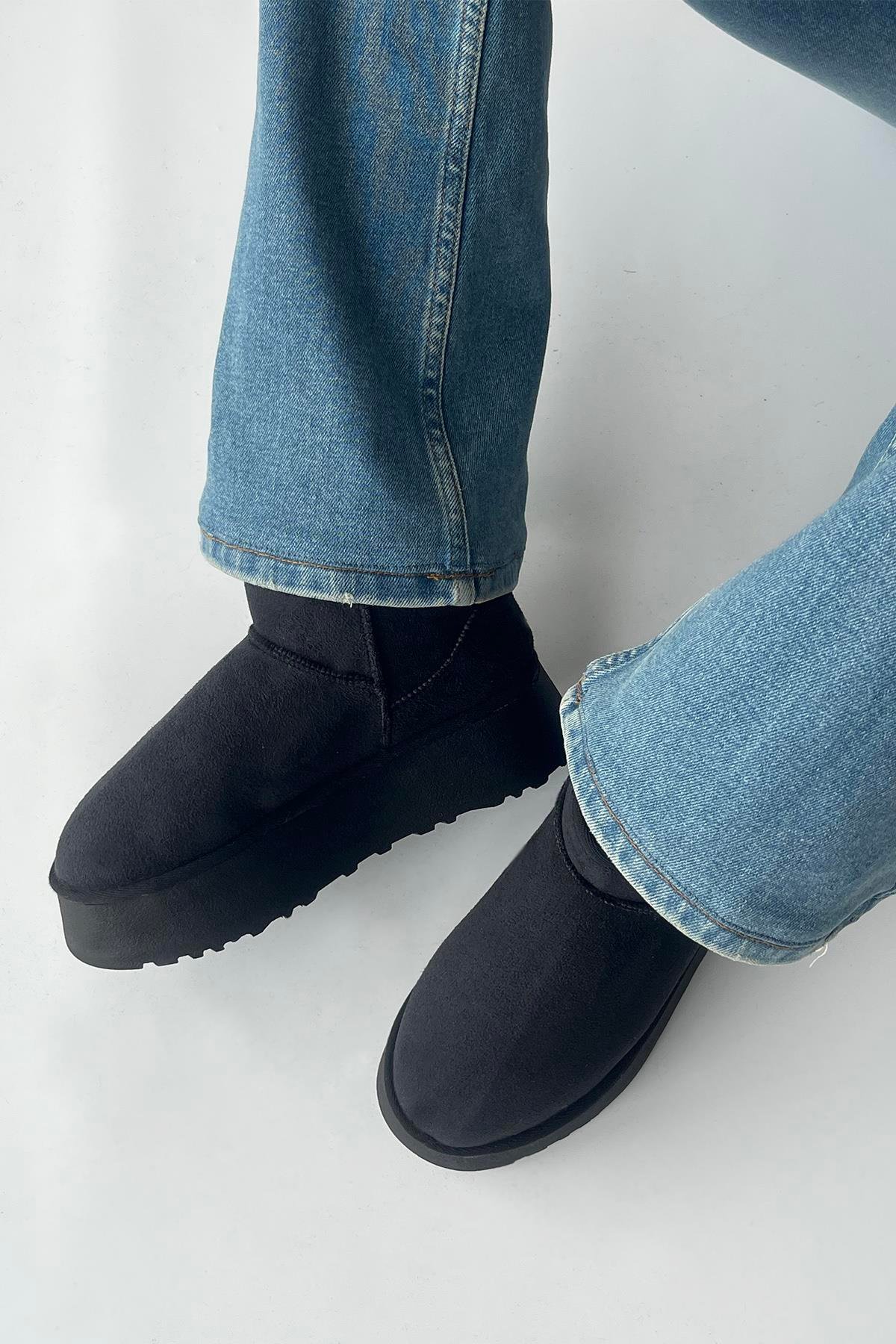 Novi Kadın İçi Tüylü Kalın Taban  Süet Yarım  Bot Siyah