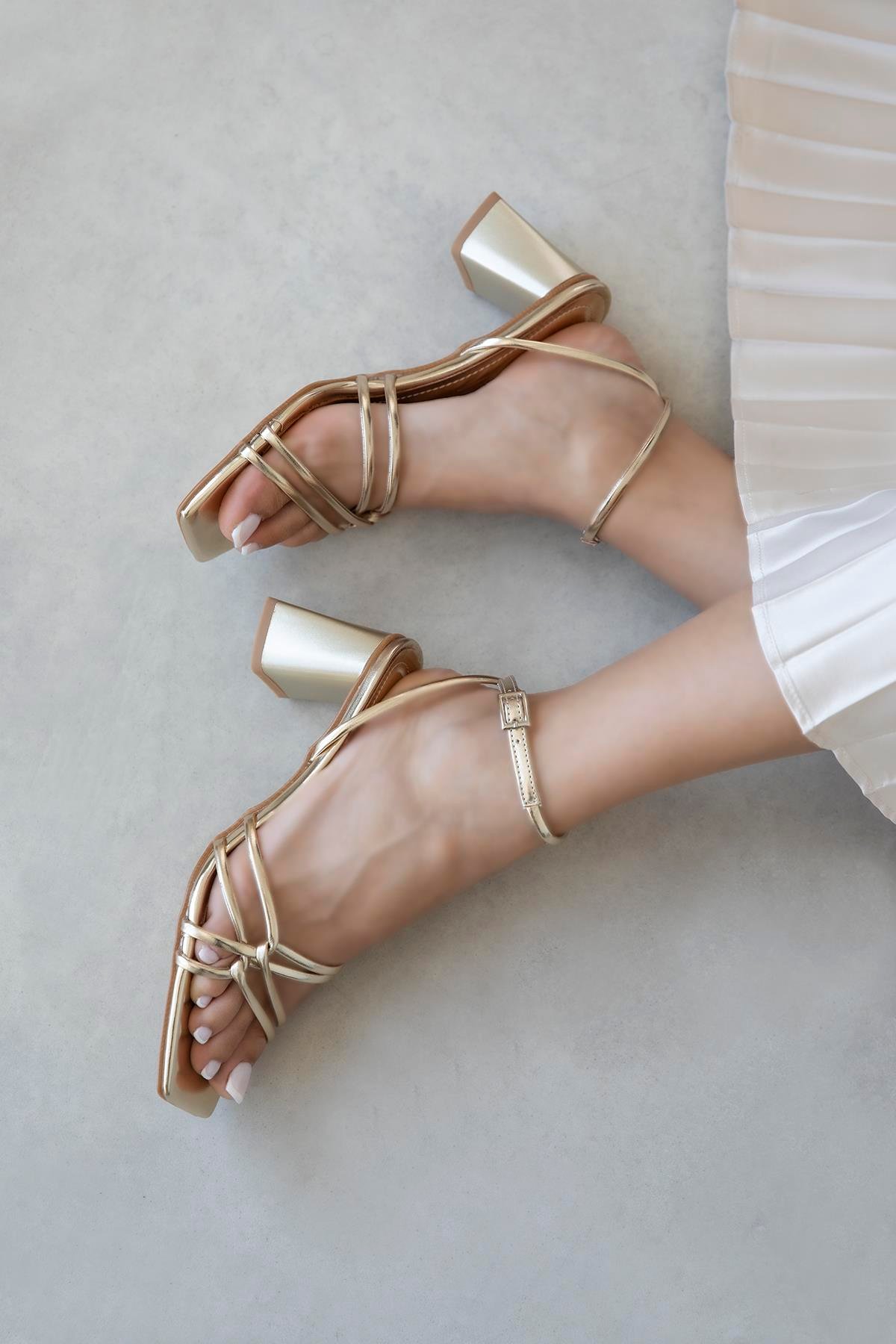 Onika  Kadın Topuklu  Deri Sandalet Altın