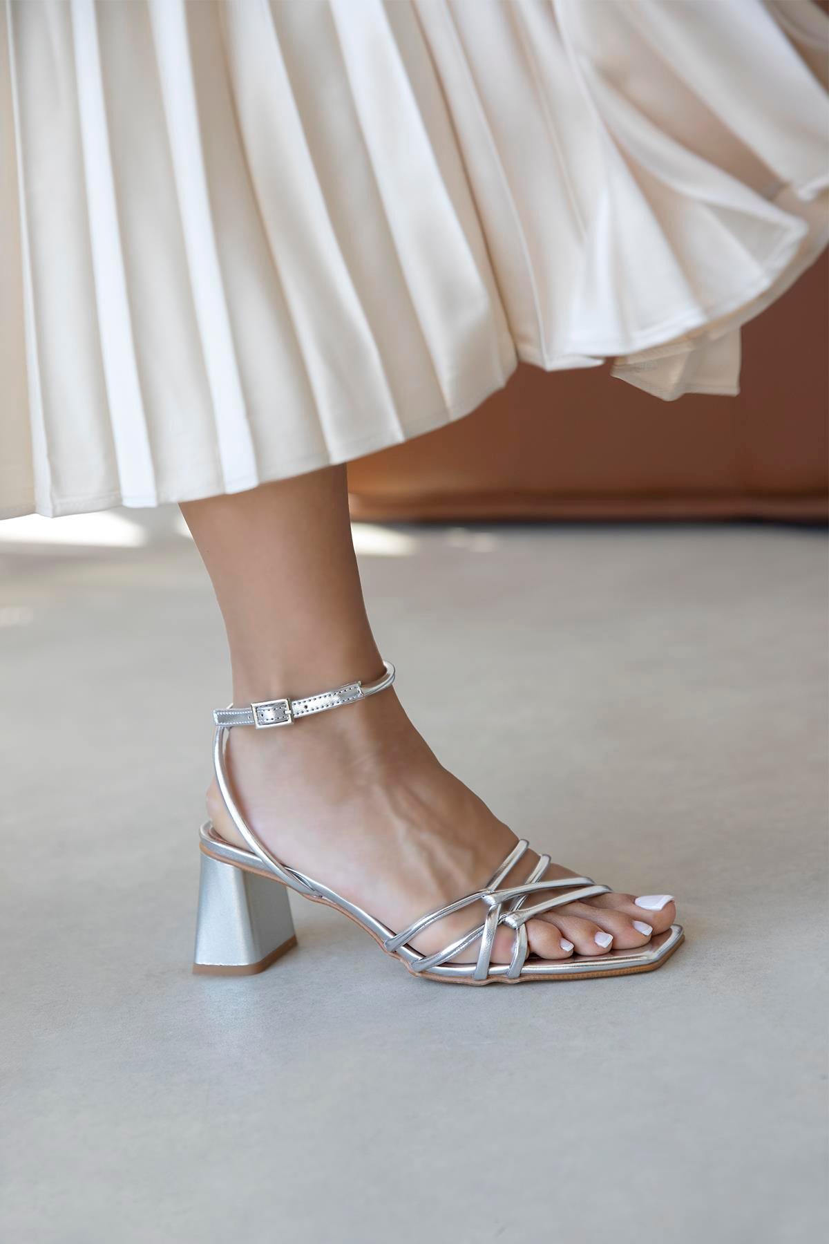 Onika  Kadın Topuklu  Deri Sandalet Gümüş