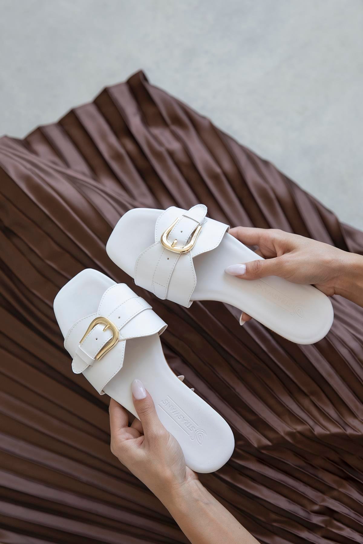 Pablo Kadın Günlük Deri Terlik Beyaz