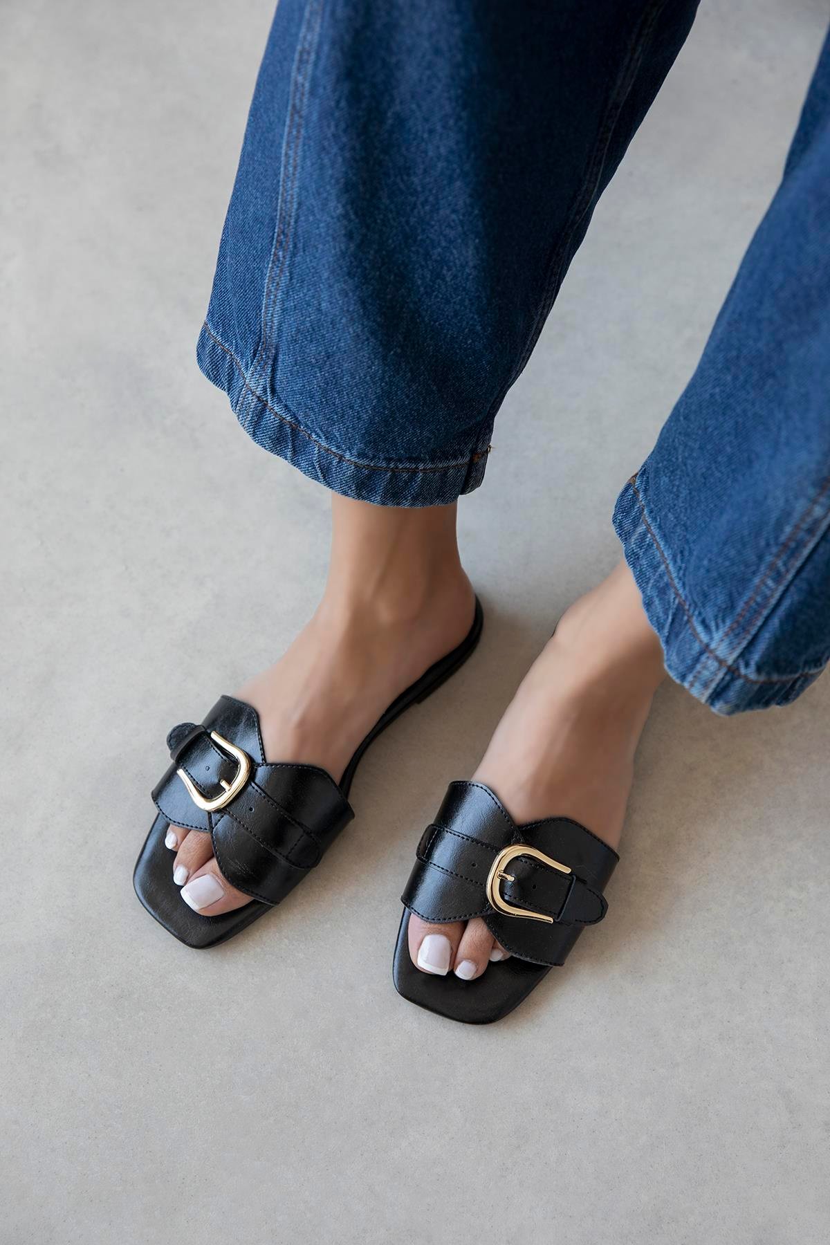 Pablo Kadın Günlük Kırışık Deri Terlik Siyah