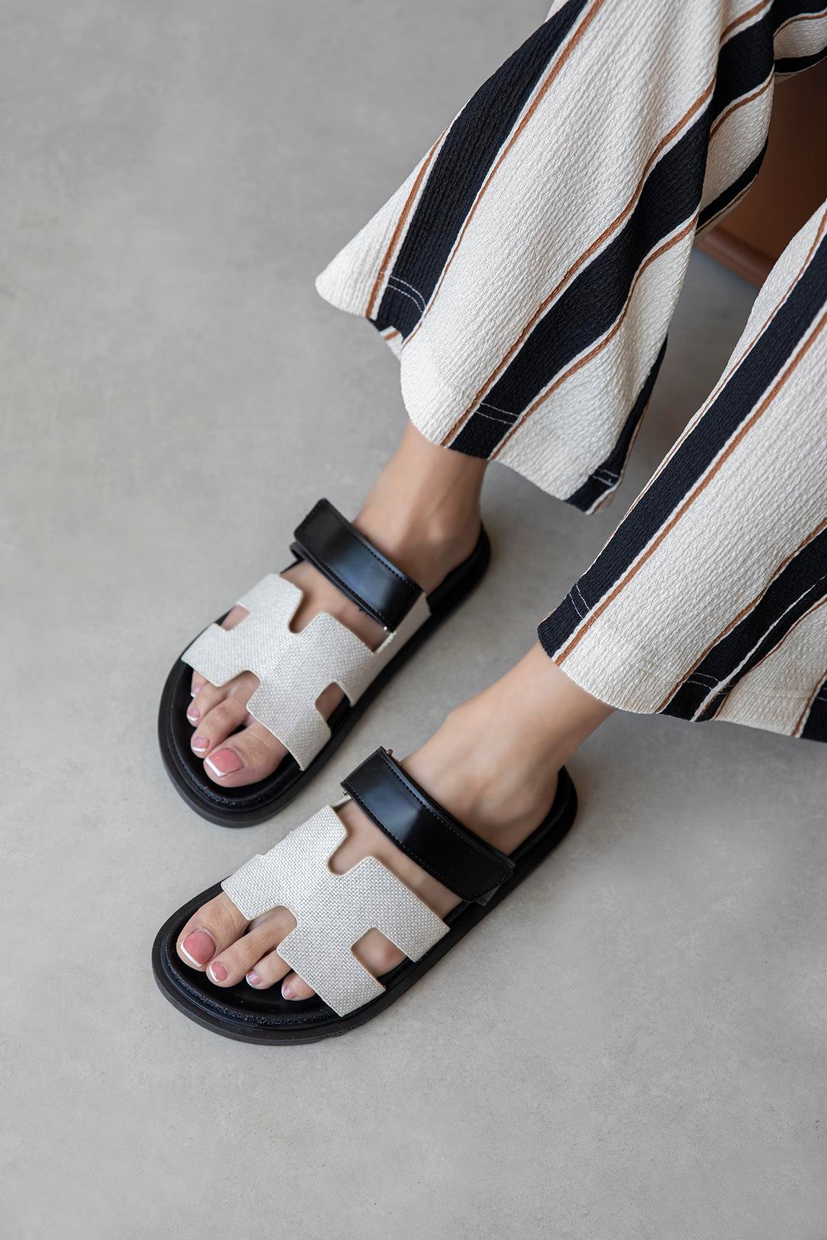 Palmeira  Kadın  Cırt  Bantlı  Deri  Terlik Siyah-Hasır