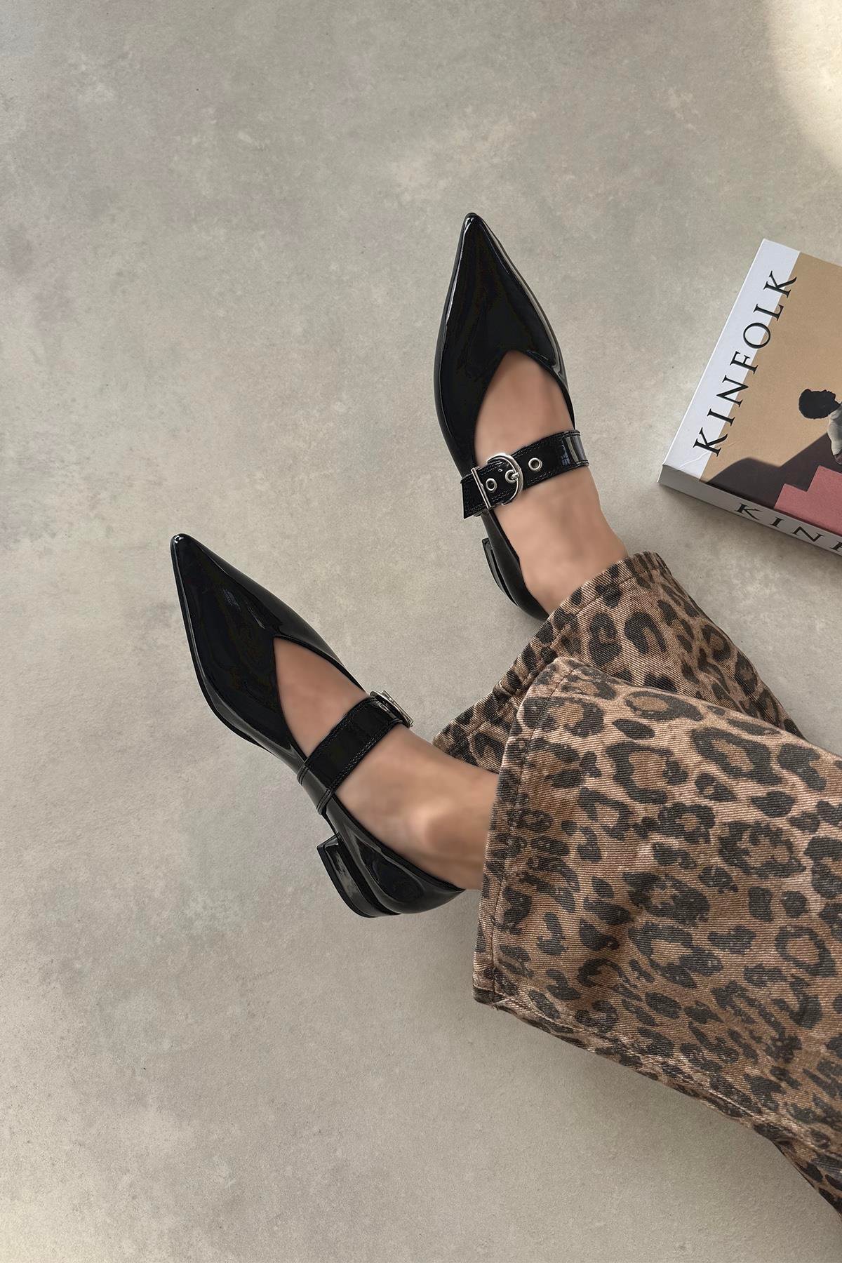 Pansy  Kadın Kemer Detay Rugan Babet Siyah